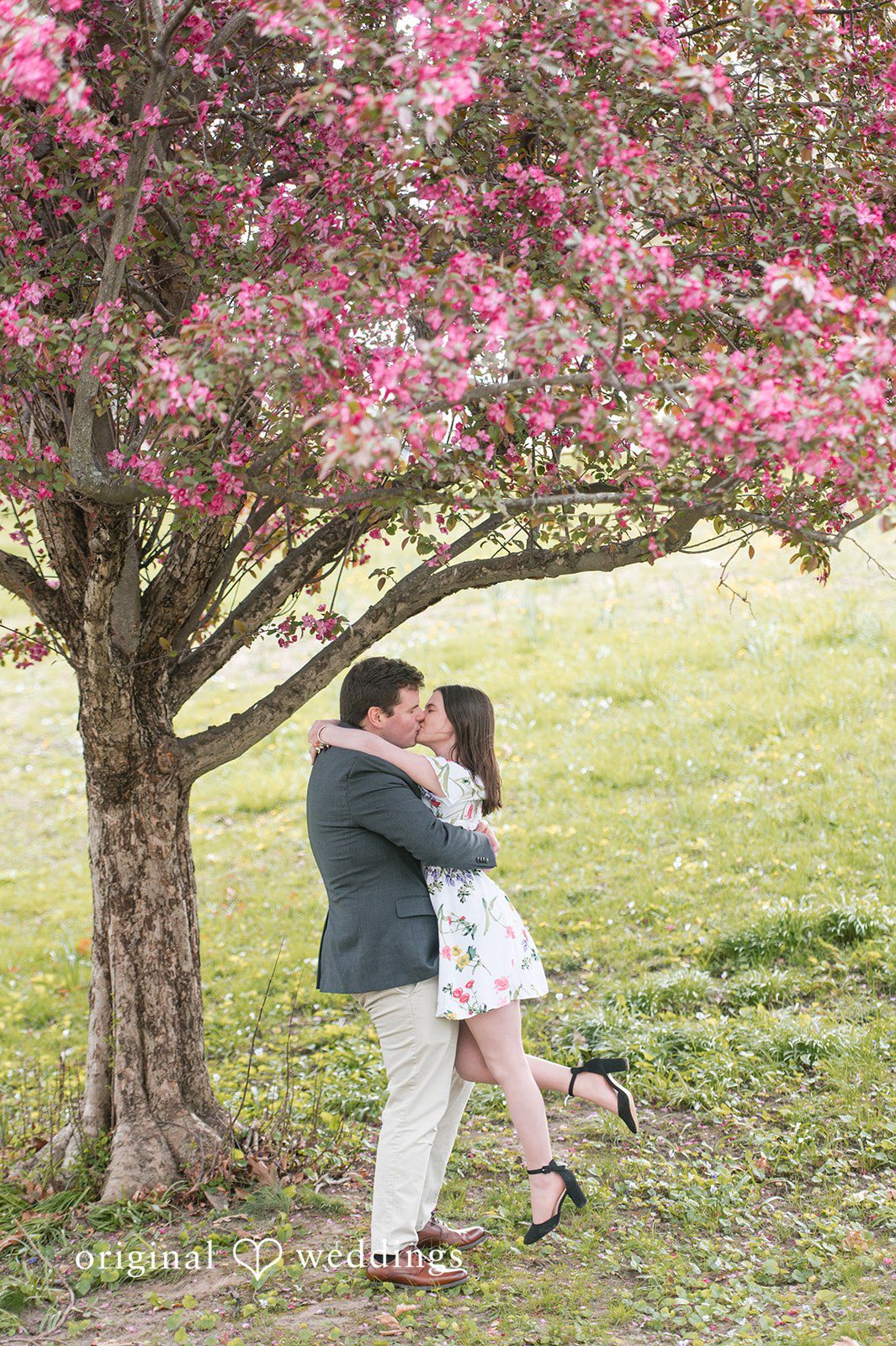 Romantic kiss between couple at Roger Williams Park