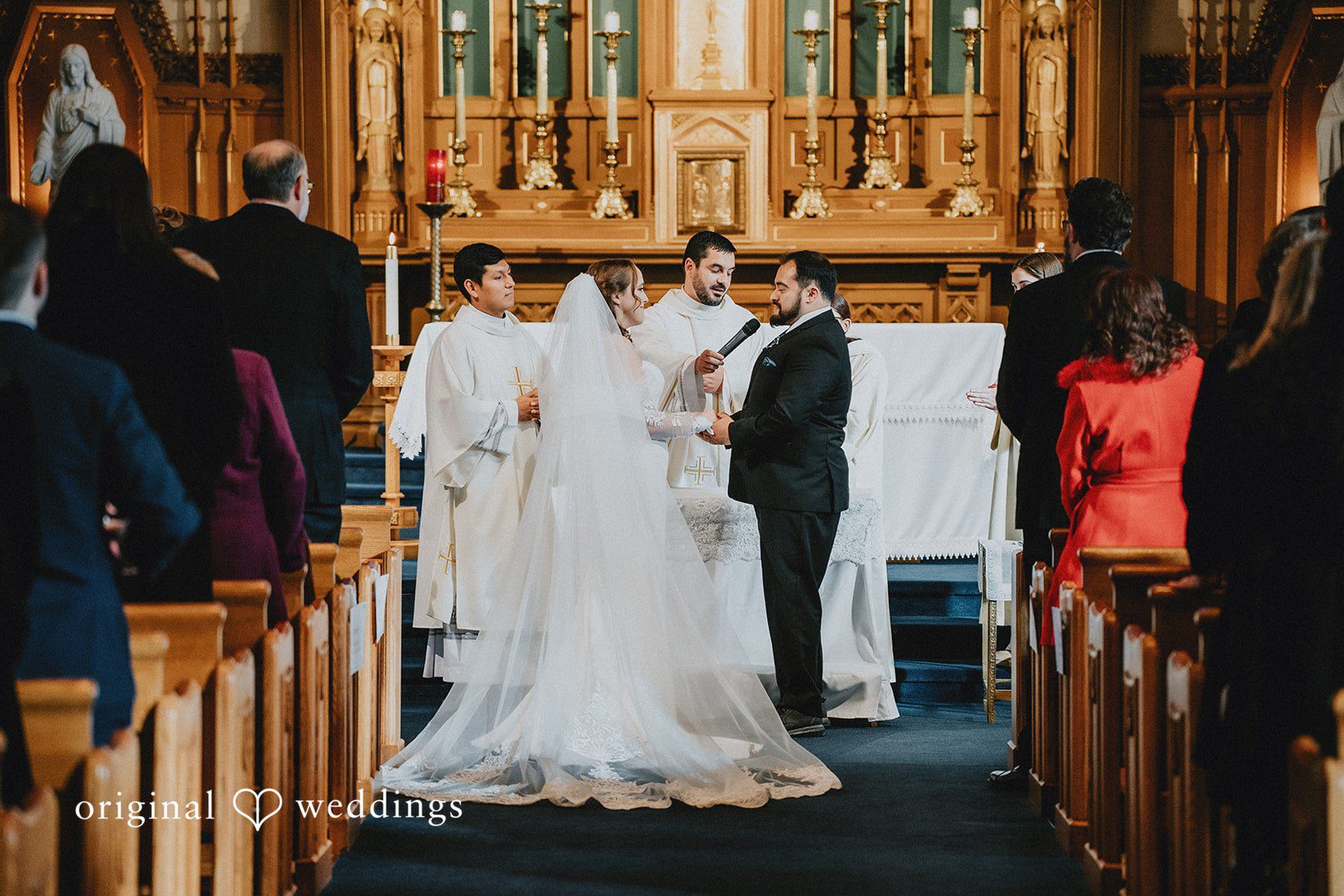 Mary + Ryan Couple exchanging vows during ceremony at Saphire Estate