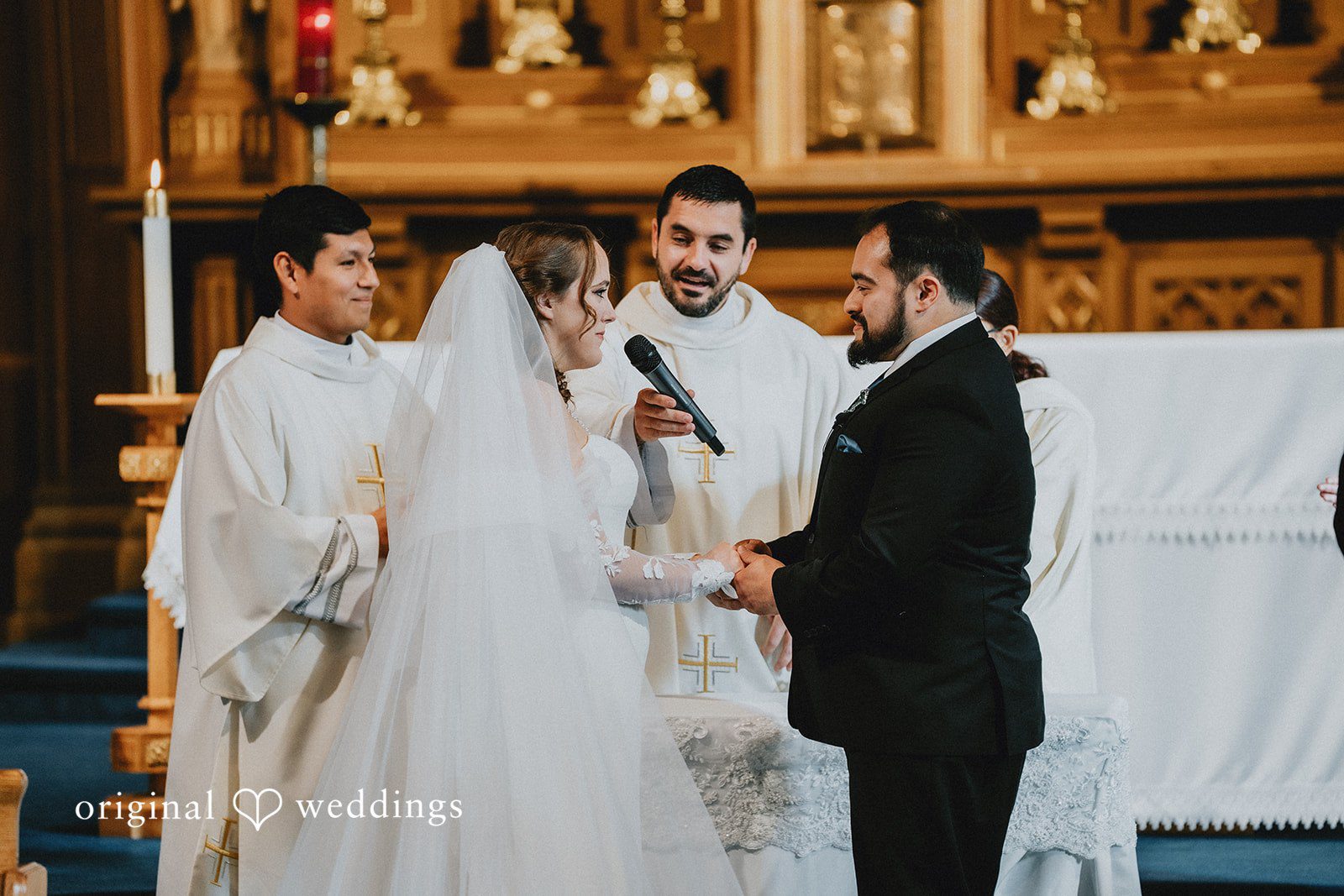 Mary + Ryan Couple exchanging vows during ceremony at Saphire Estate
