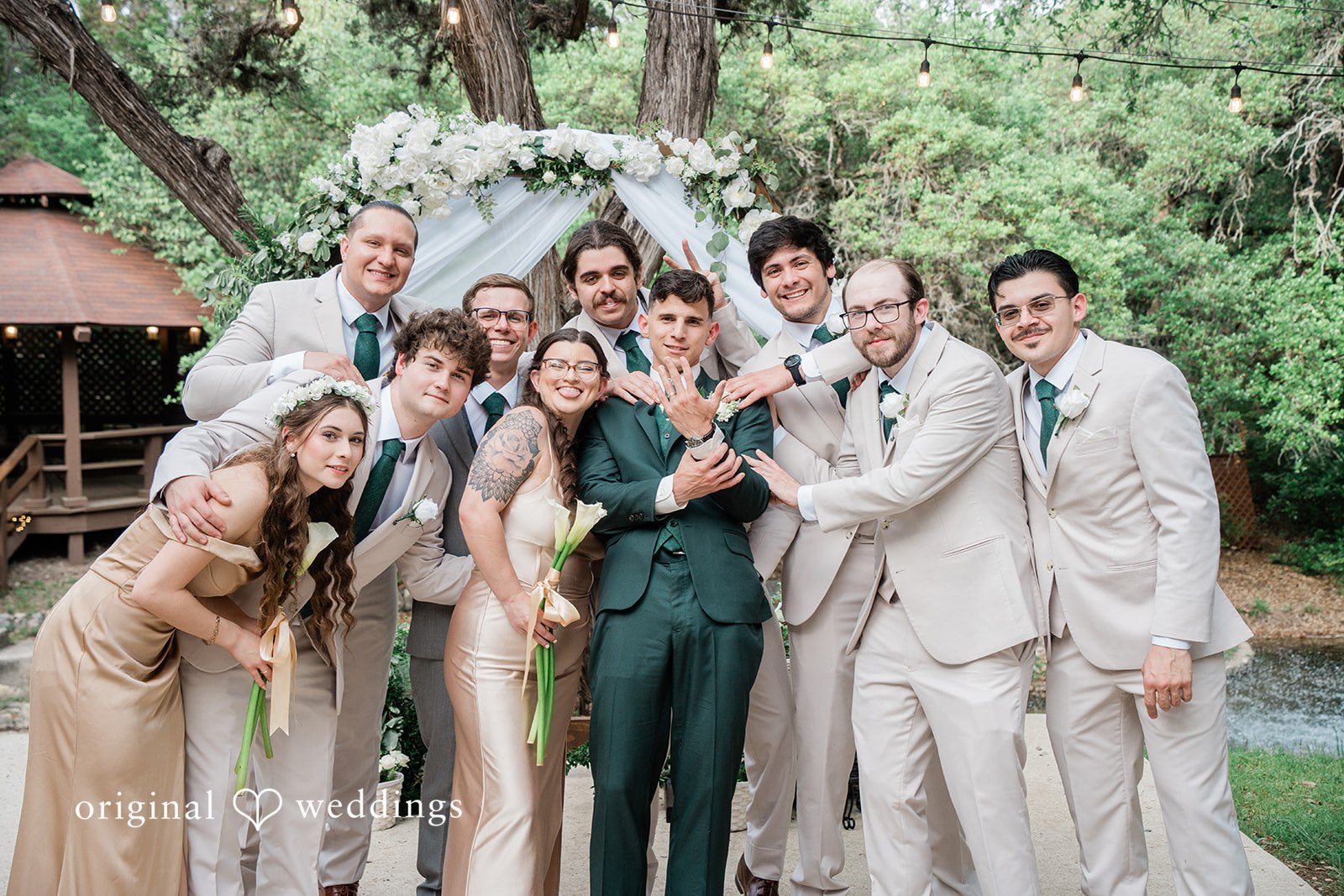 Gavin + Kayleigh A portrait of the groom and the bridal party at Scenic Springs