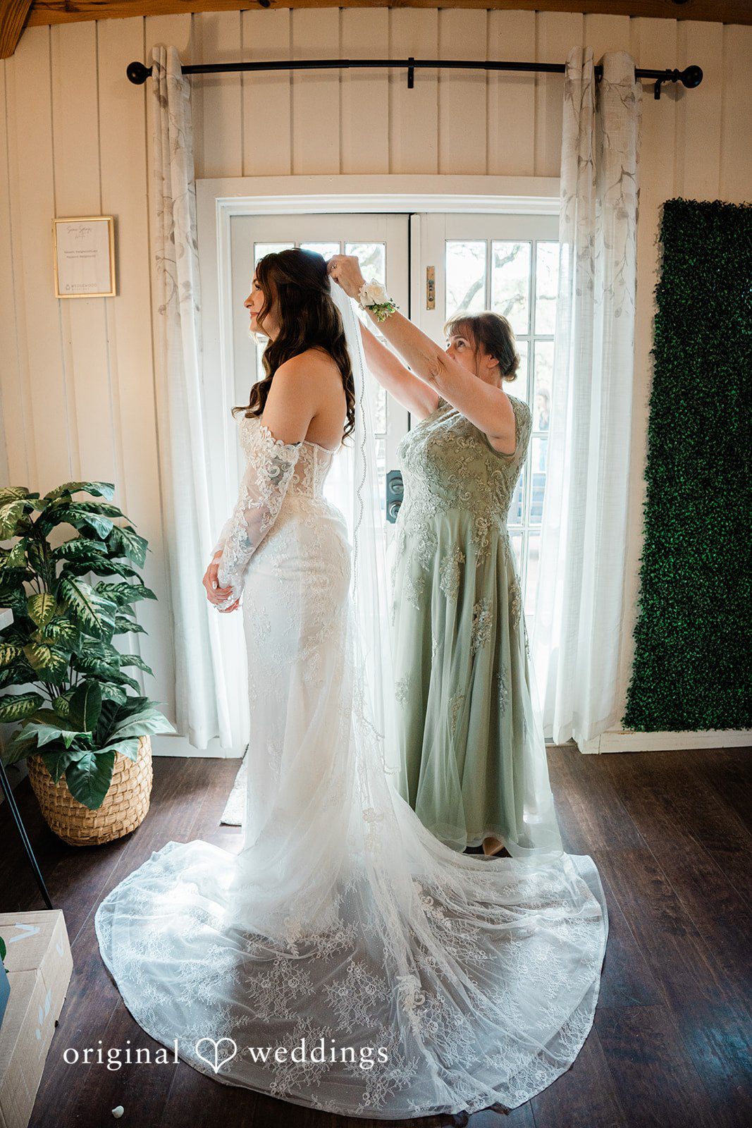 Gavin + Kayleigh The getting-ready moment