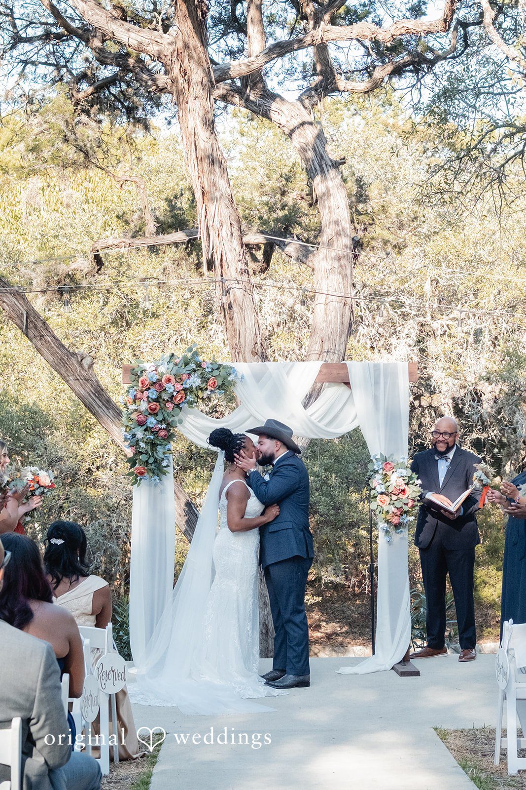 Romantic first kiss of couple at Scenic Springs by Wedgewood Weddings