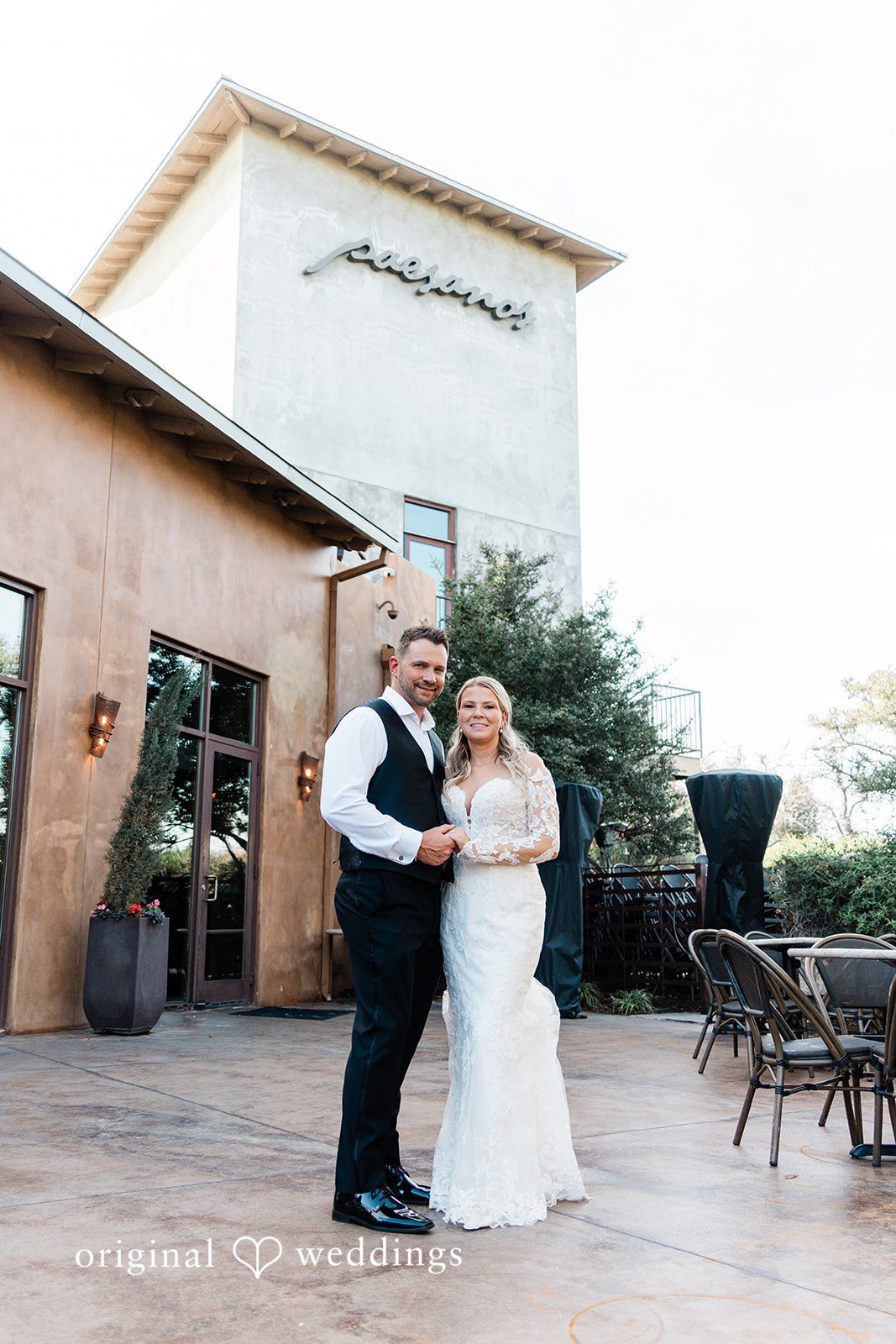 A gorgeous portrait of the couple
