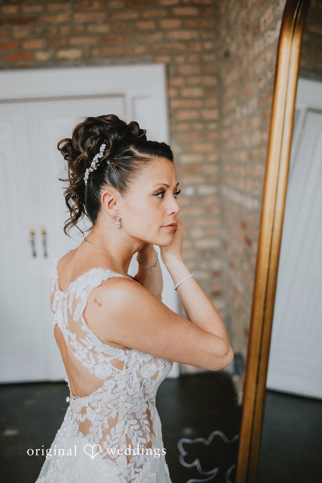 The bride wears her earrings