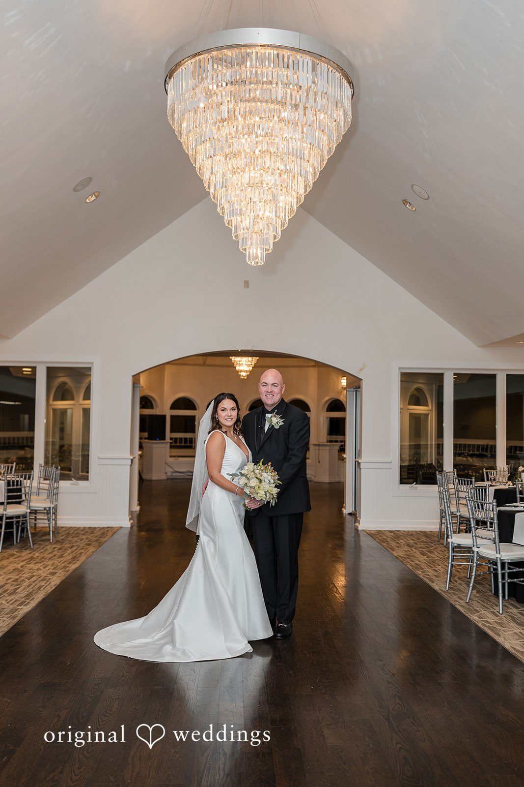 Elegant picture of newly wed at The Cape Club of Falmouth