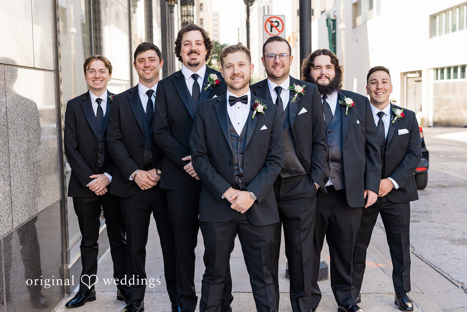 Elegant picture of groom with groomsmen