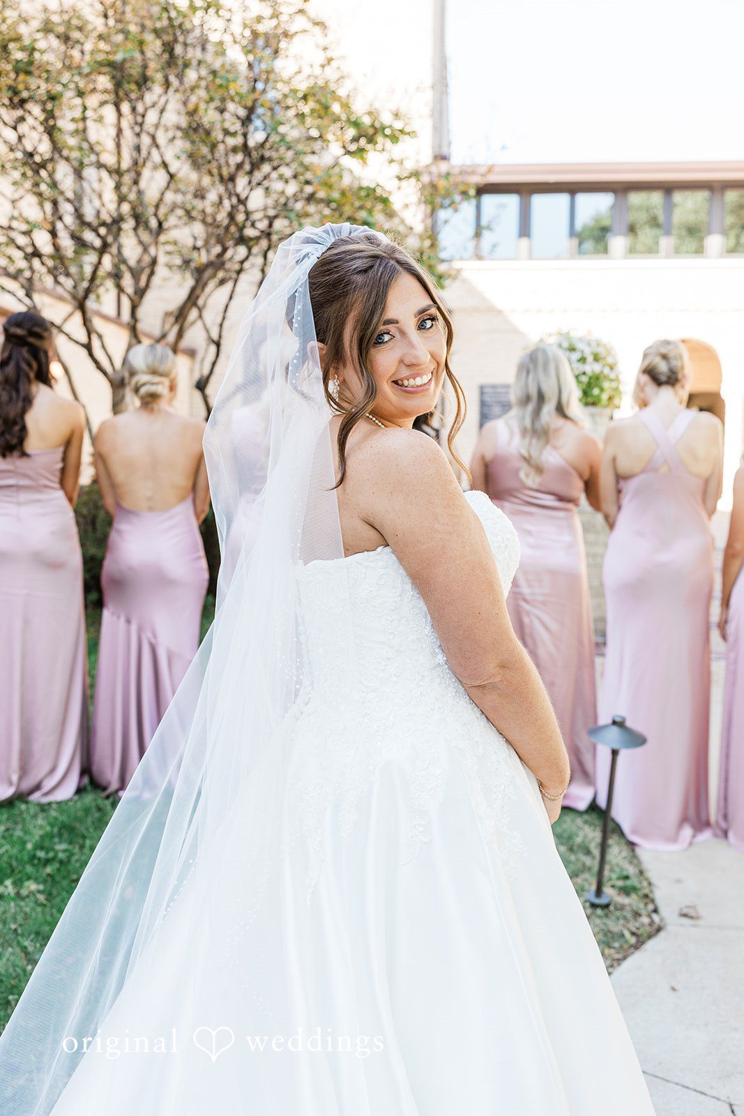 Stylish bride picture with bridesmaids from back pose