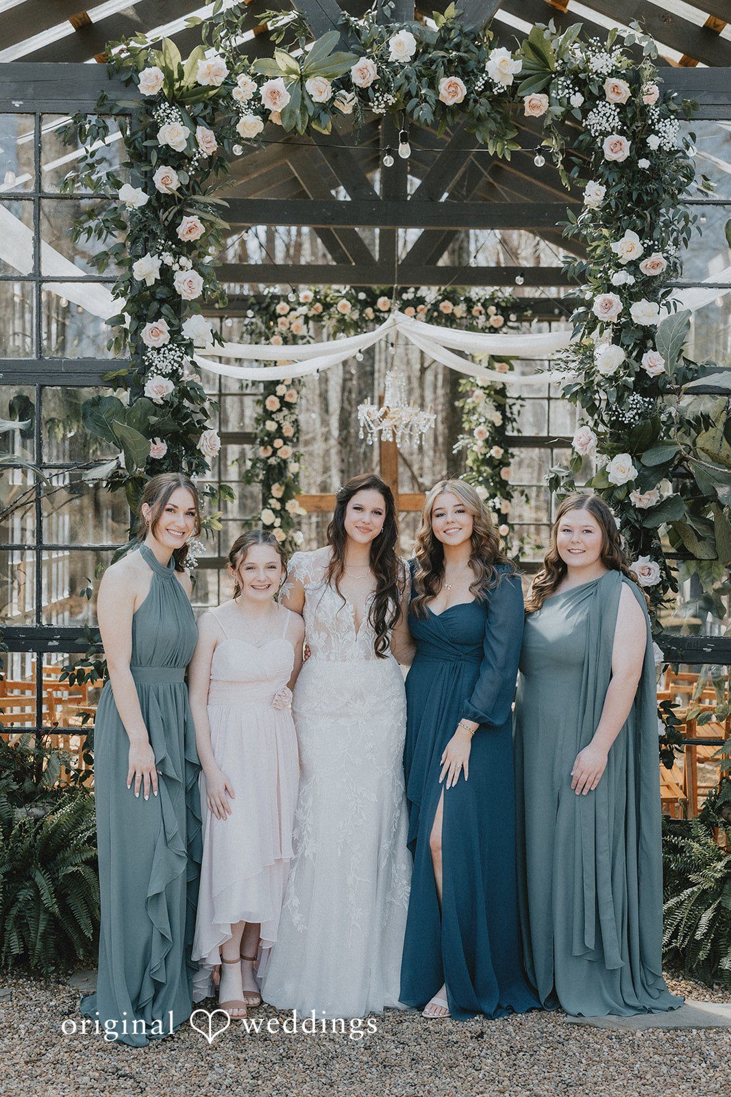 Stunning picture of bride with bridesmaids