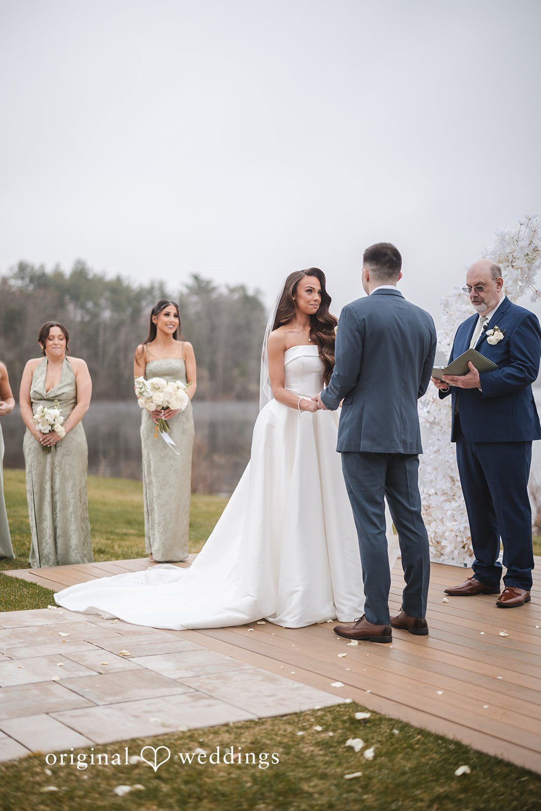 The bride and groom exchange marital vows at The Lakehouse