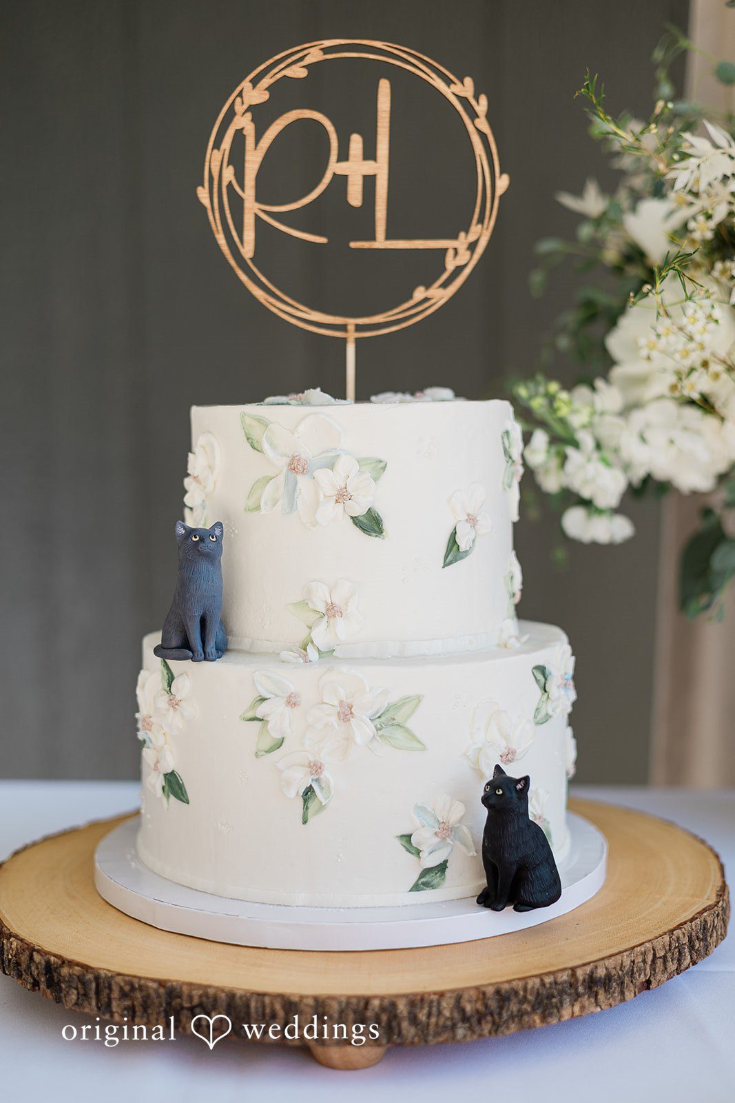 Lily + Robert Yummy all-white wedding cake
