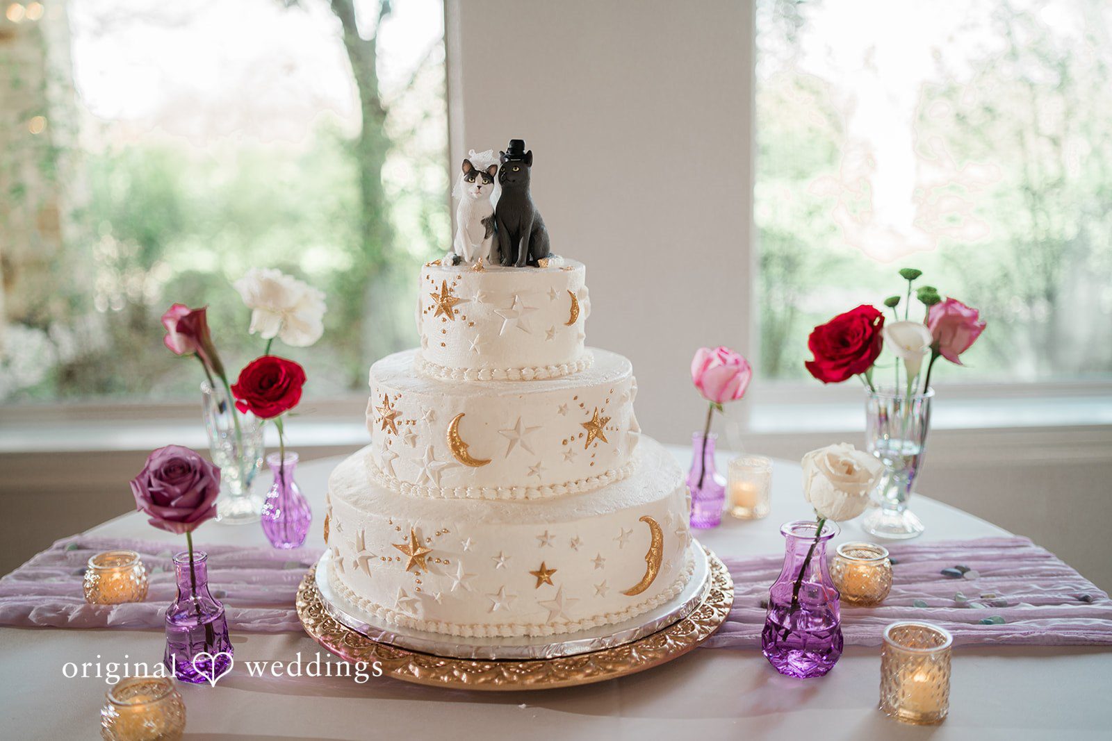 Beautifully decorated wedding cake
