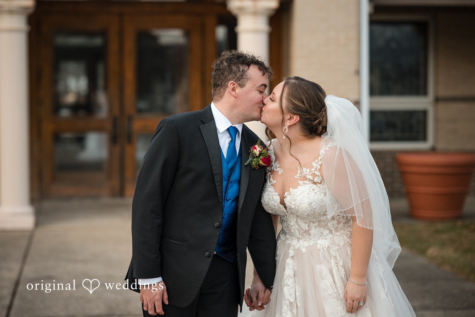 Michael + Shannon The couple takes a kiss