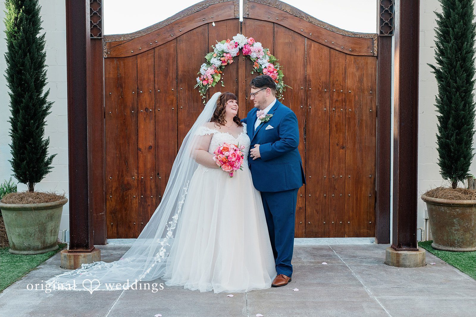 Our Orlando wedding photographers at Original Weddings captured a stunning portrait of the couple exposing the beauty of Venue 650