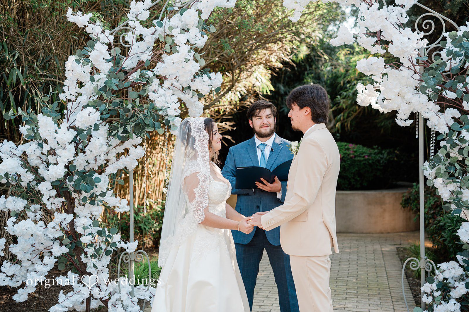 Elegant emotional hand-holding picture at Vines Mansion