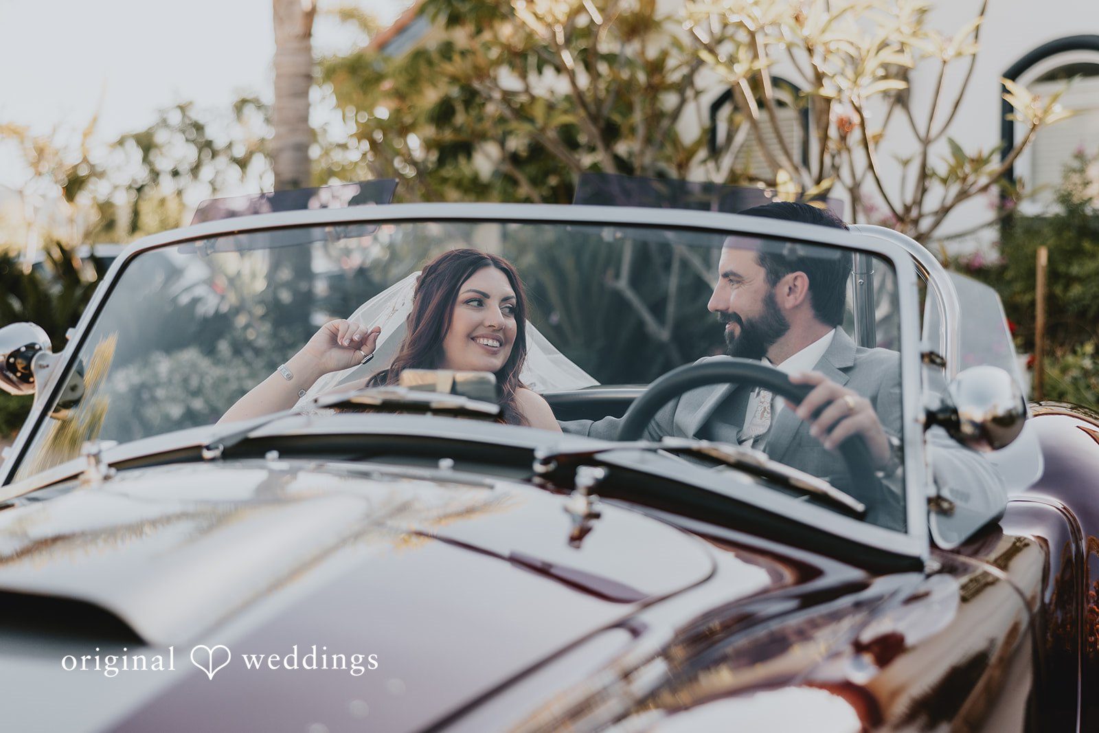 Beautiful picture of couple in a vintage car