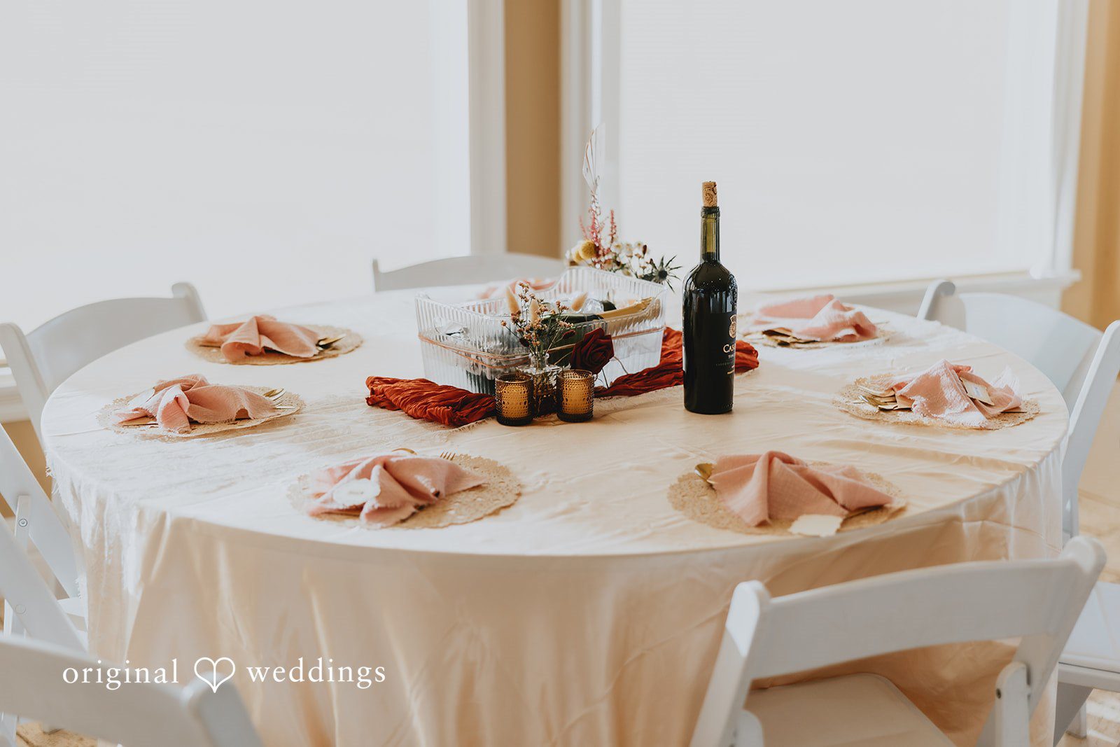 Detailed picture of wedding table decorated beautifully