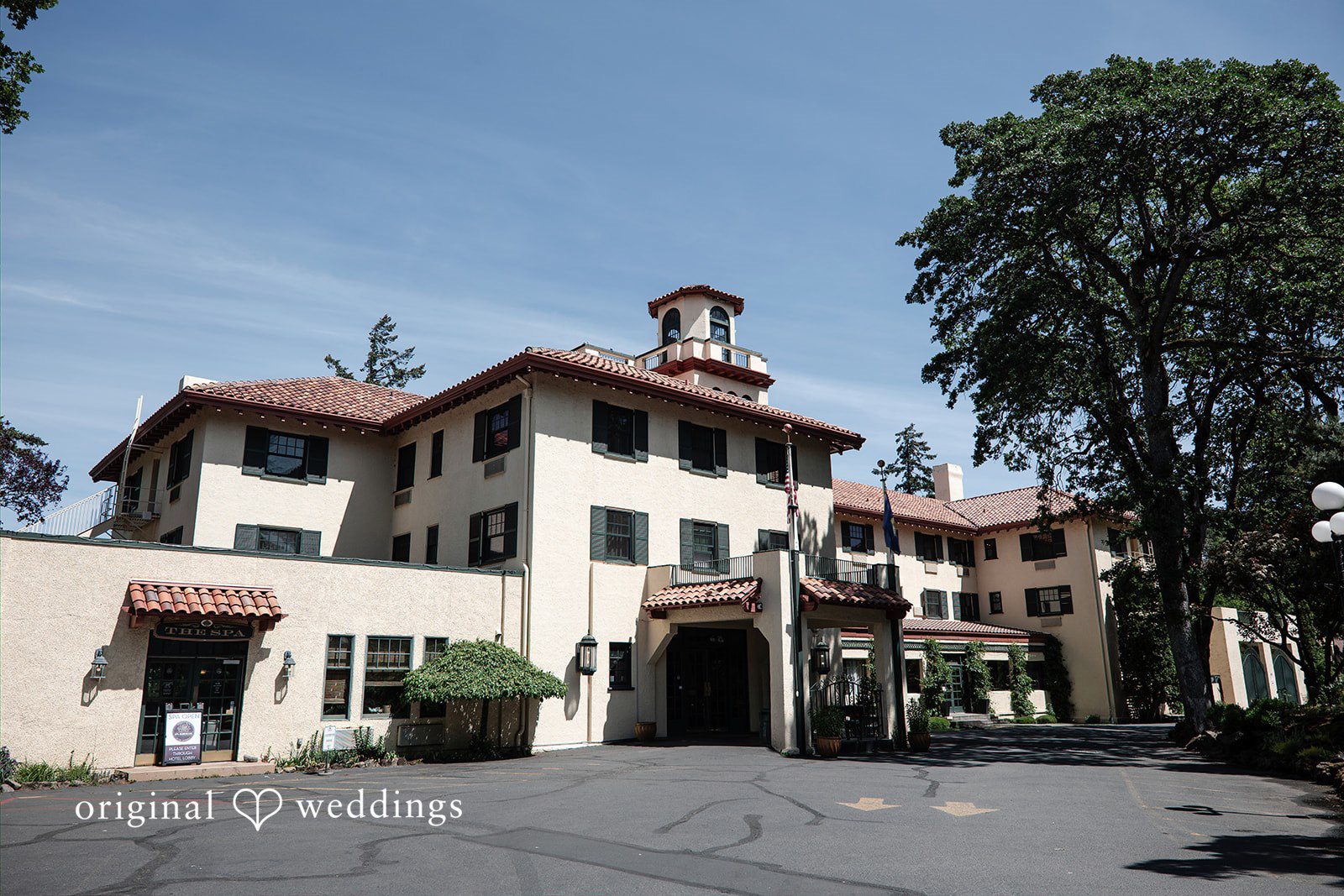 Taryn + Oliver Columbia Gorge Hotel wedding venue exterior view