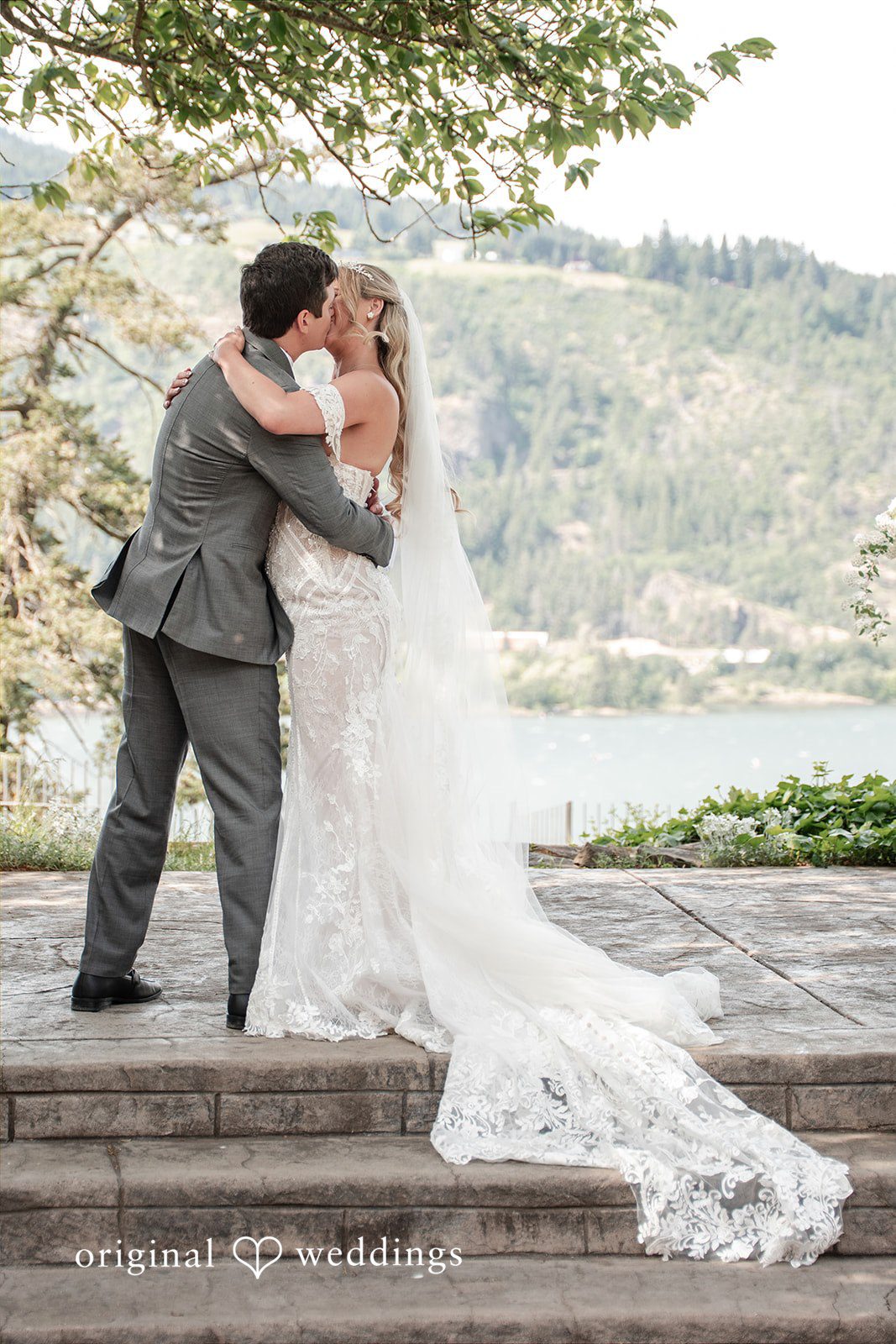 Taryn + Oliver Columbia Gorge Hotel Wedding | Taryn & Oliver -