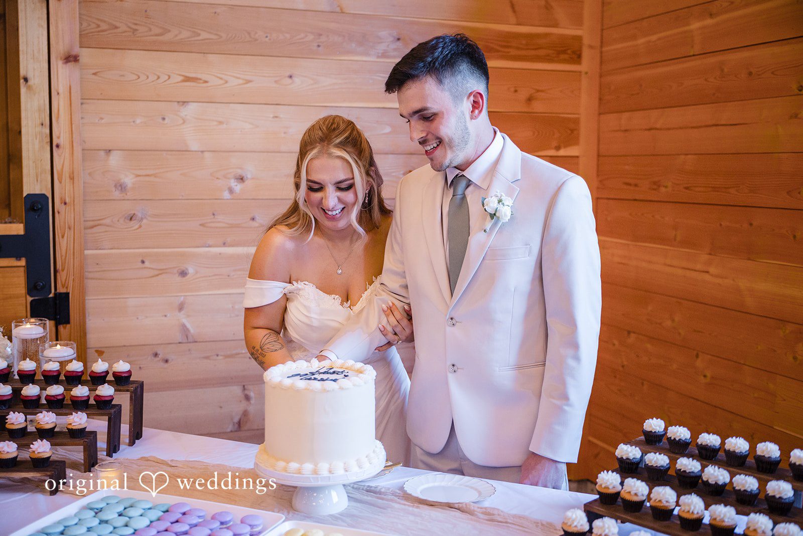 Newlyweds cutting their wedding cake at the reception
