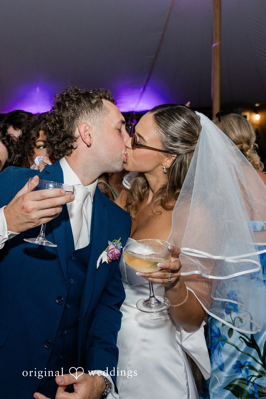The couple kisses the night away
