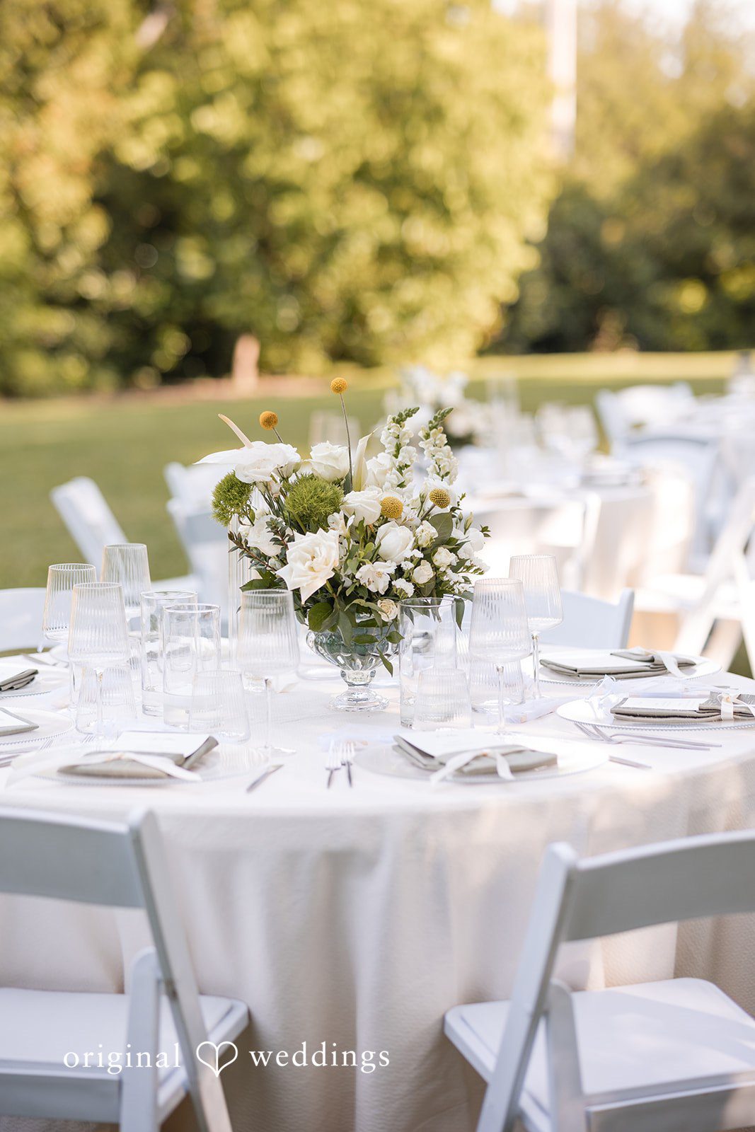 Detailed view of the decorated reception tables