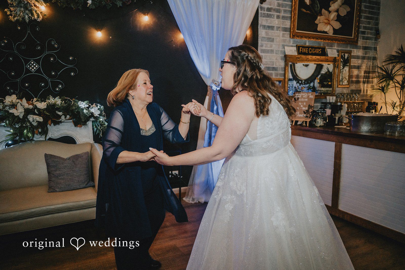 Daniel + Amanda Chicago Wedding Photographers at Magnolia’s | Daniel & Amanda -