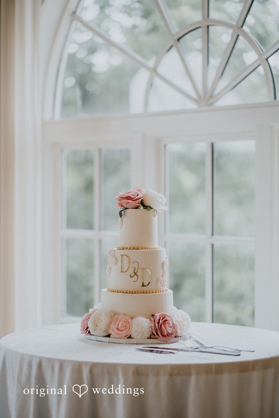Destiny + Daniel A yummy wedding cake with nice florals