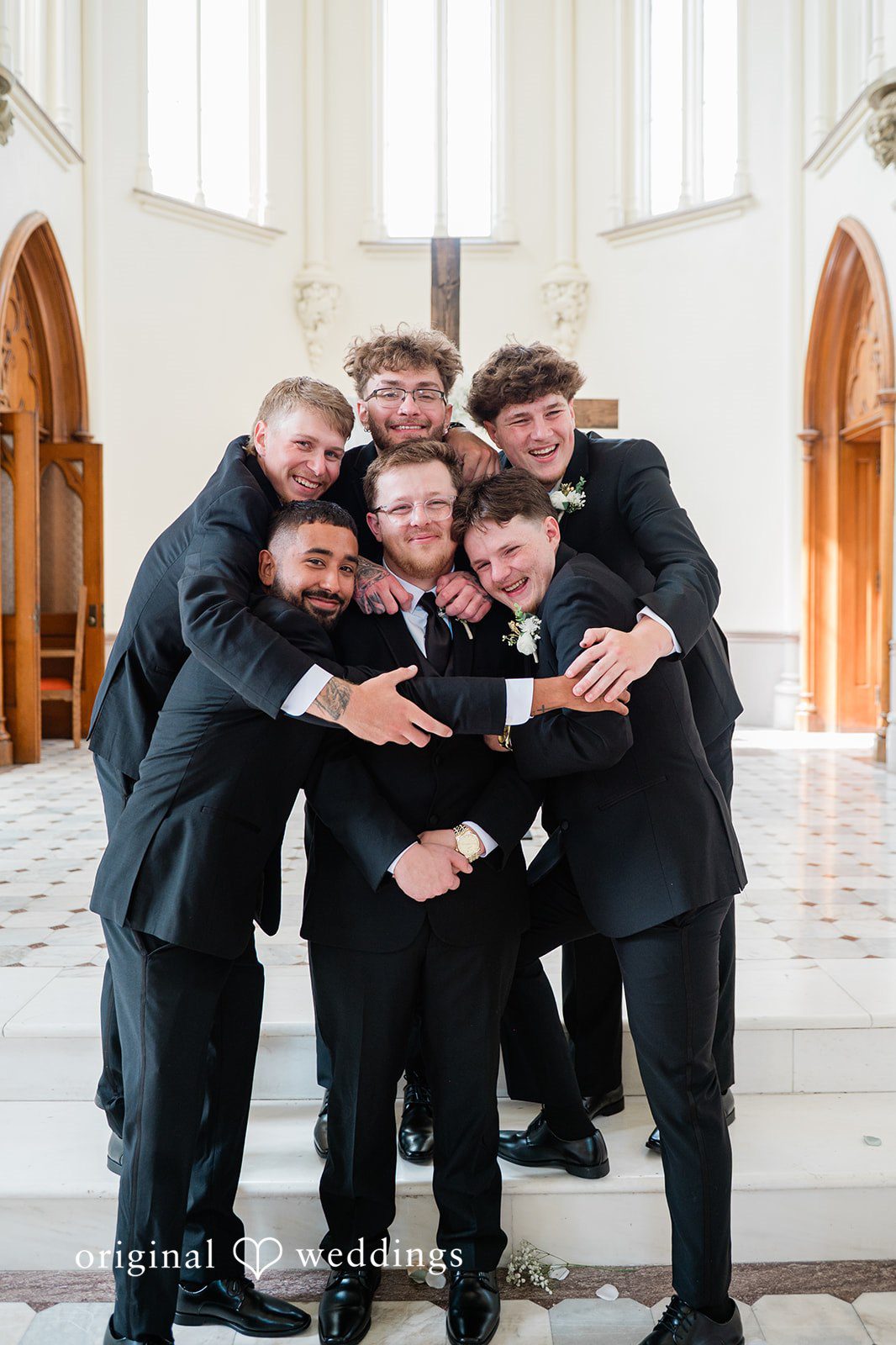 Groom posing with his groomsmen before the wedding