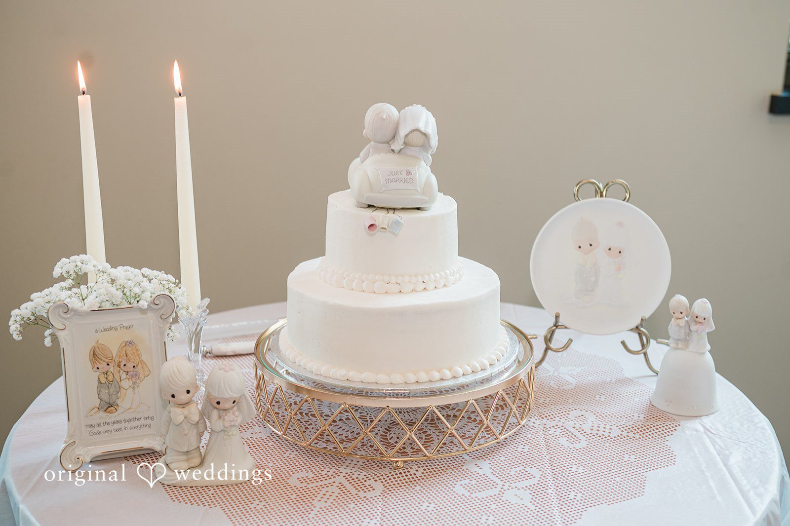 Elegant wedding cake displayed at the reception venue