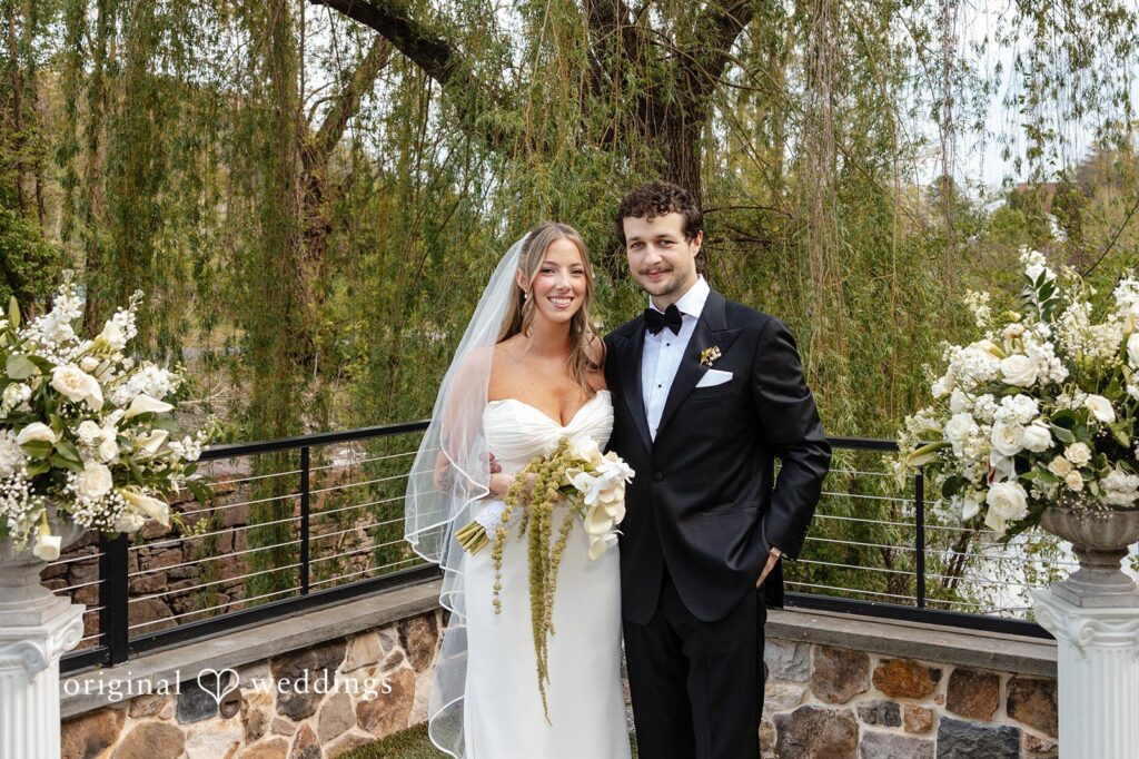 Full-length close-up portrait of the couple during outdoor portraits