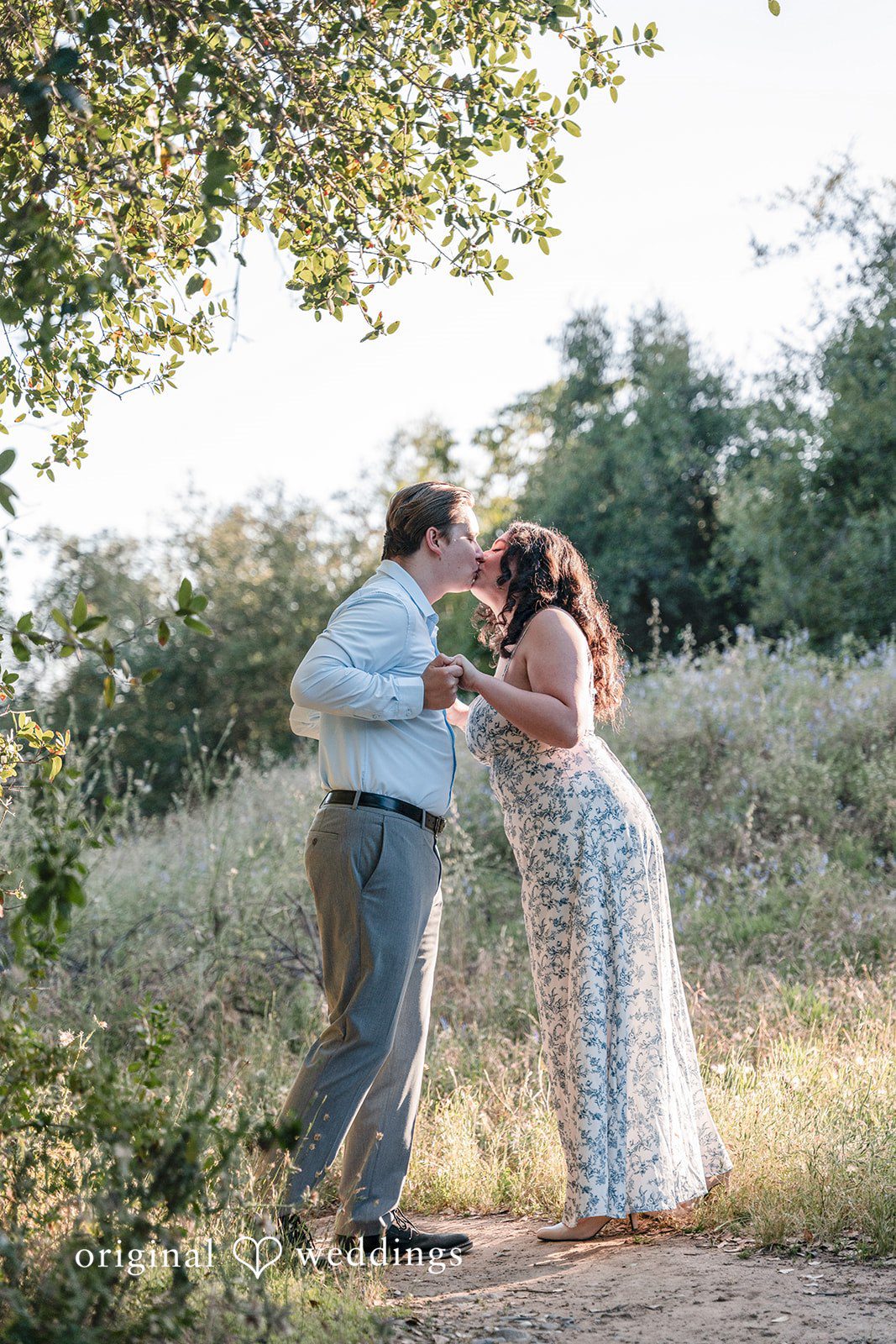 Amber + Connor The couple shares a kiss