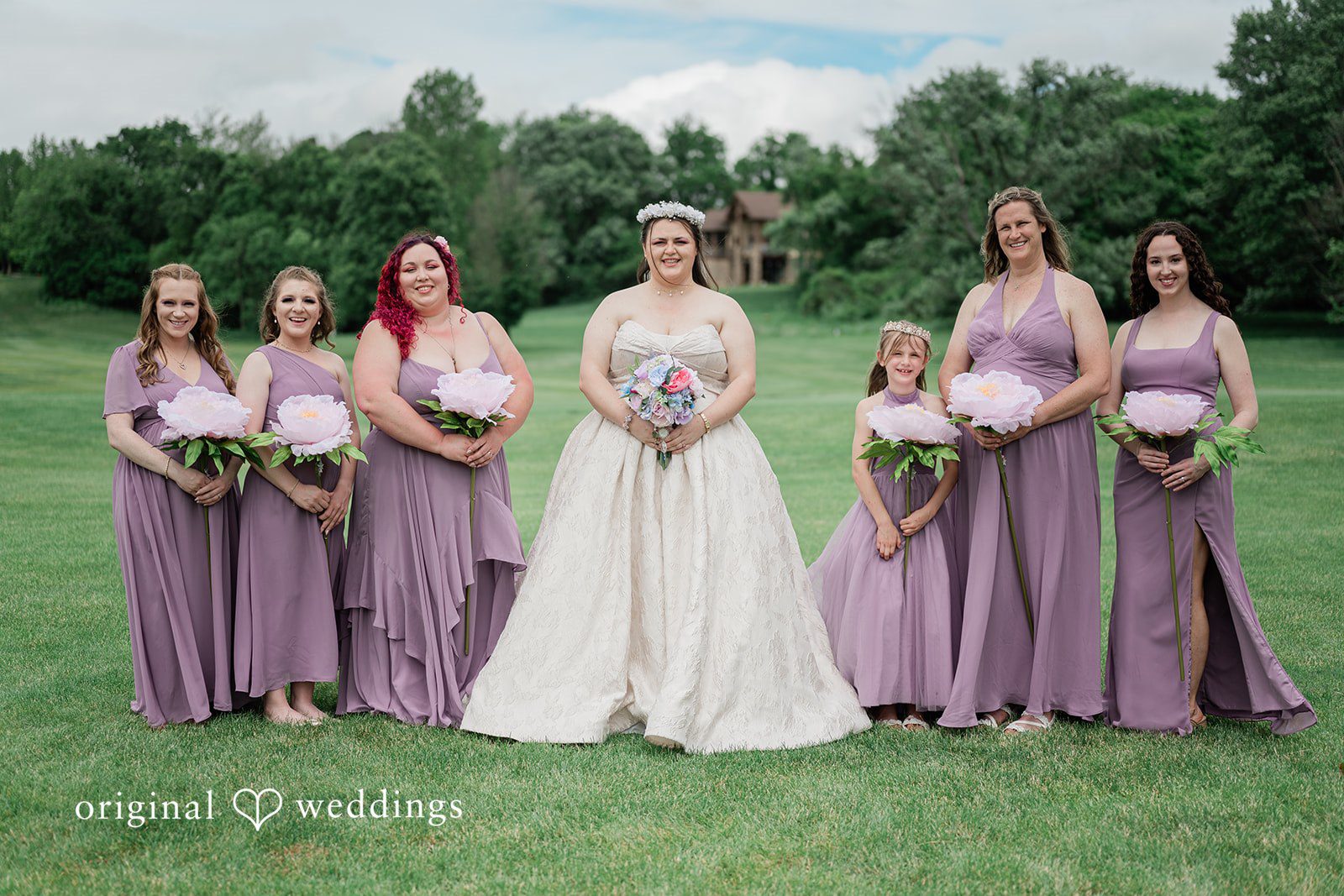 Group photo of bride with bridesmaids at Sugar Valley Golf Club