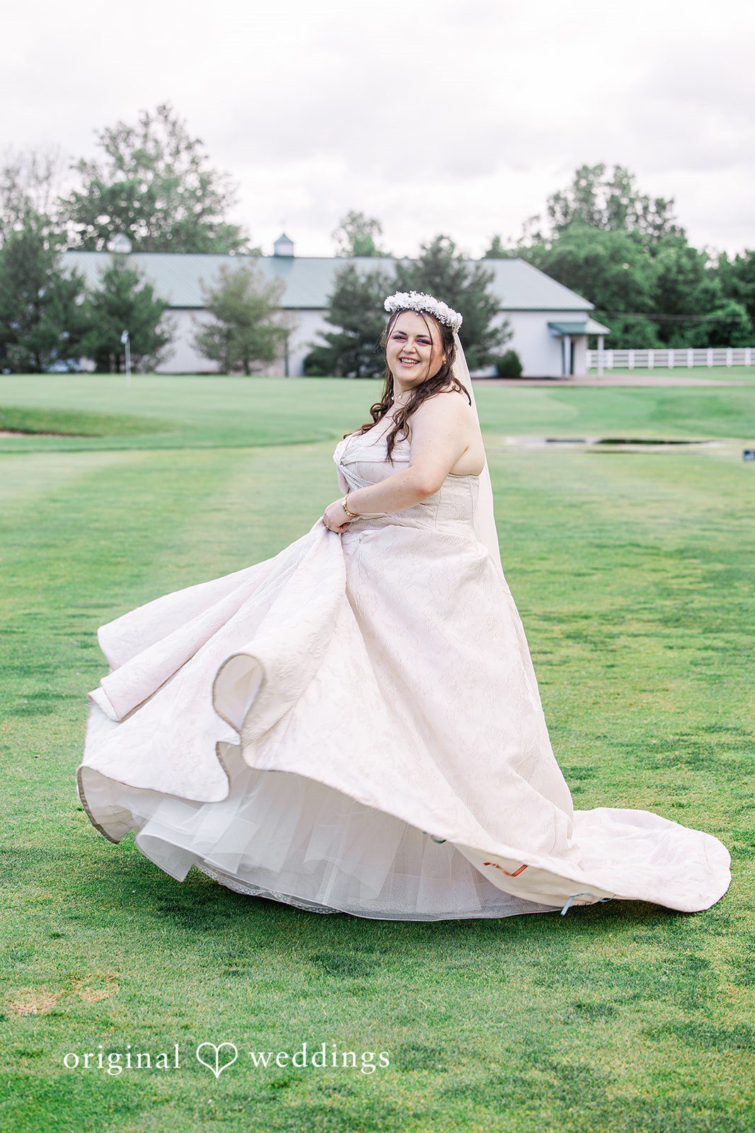 Lovely solo pose bride at Sugar Valley Golf Club