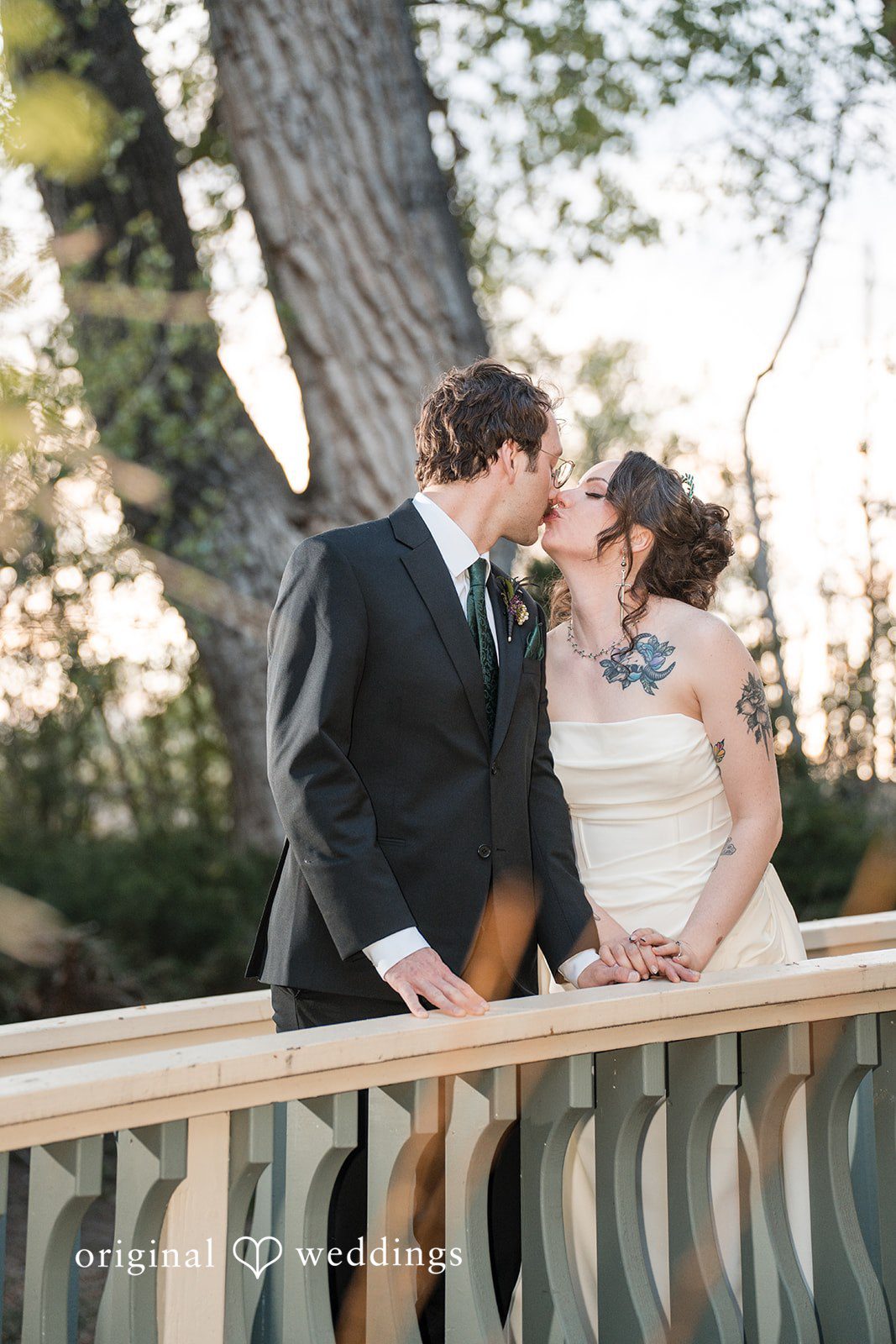 Hannah + Kyle Romantic kiss moment of the couple