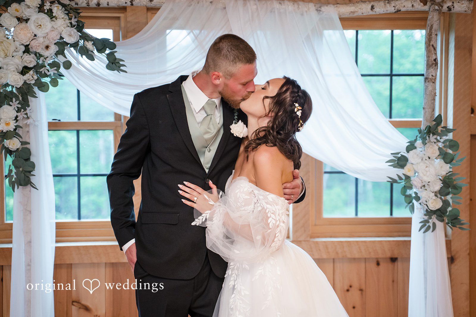 Nicole + Dalton Romantic kiss moment of couple