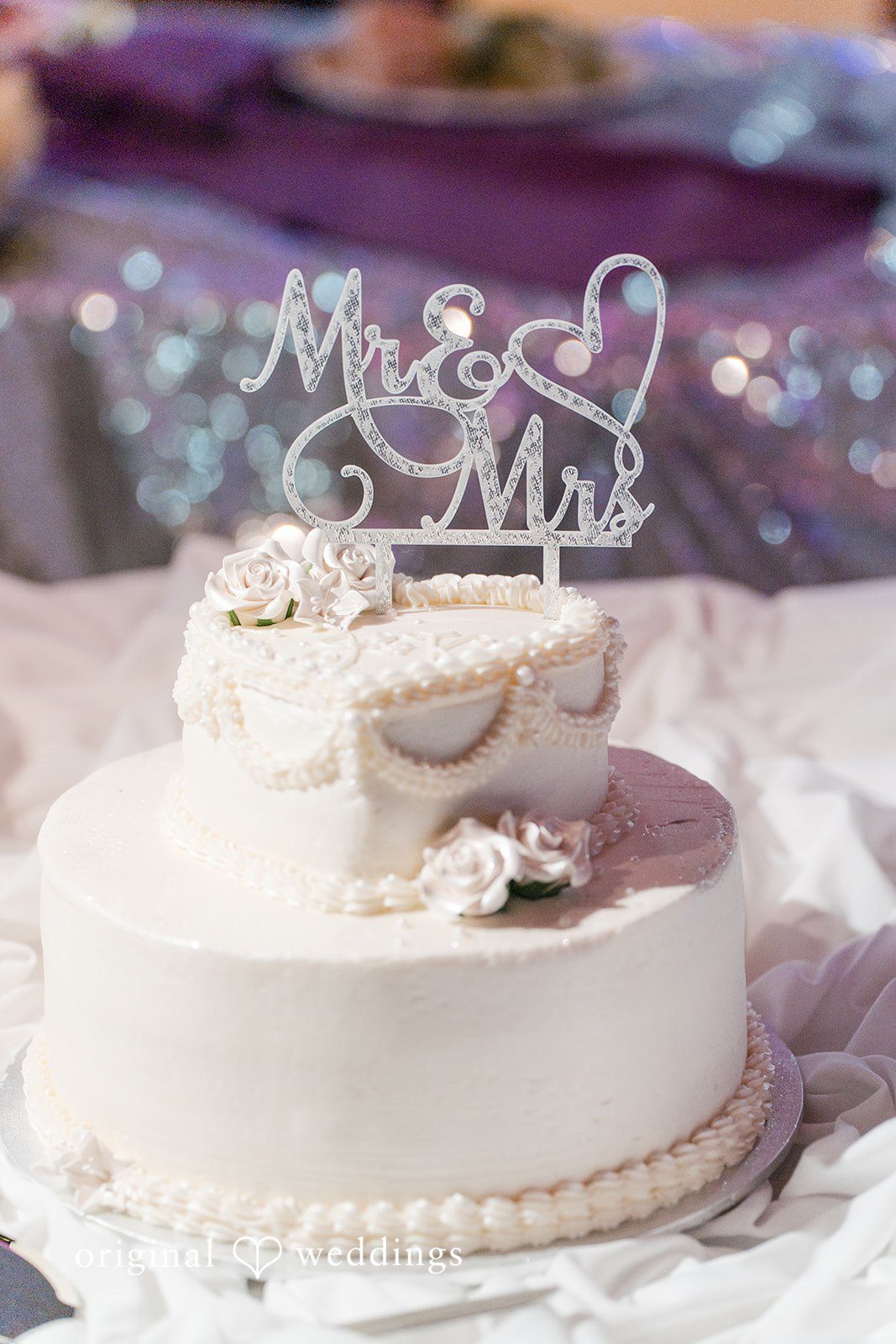 Kimberly + Jeff An all-white wedding cake