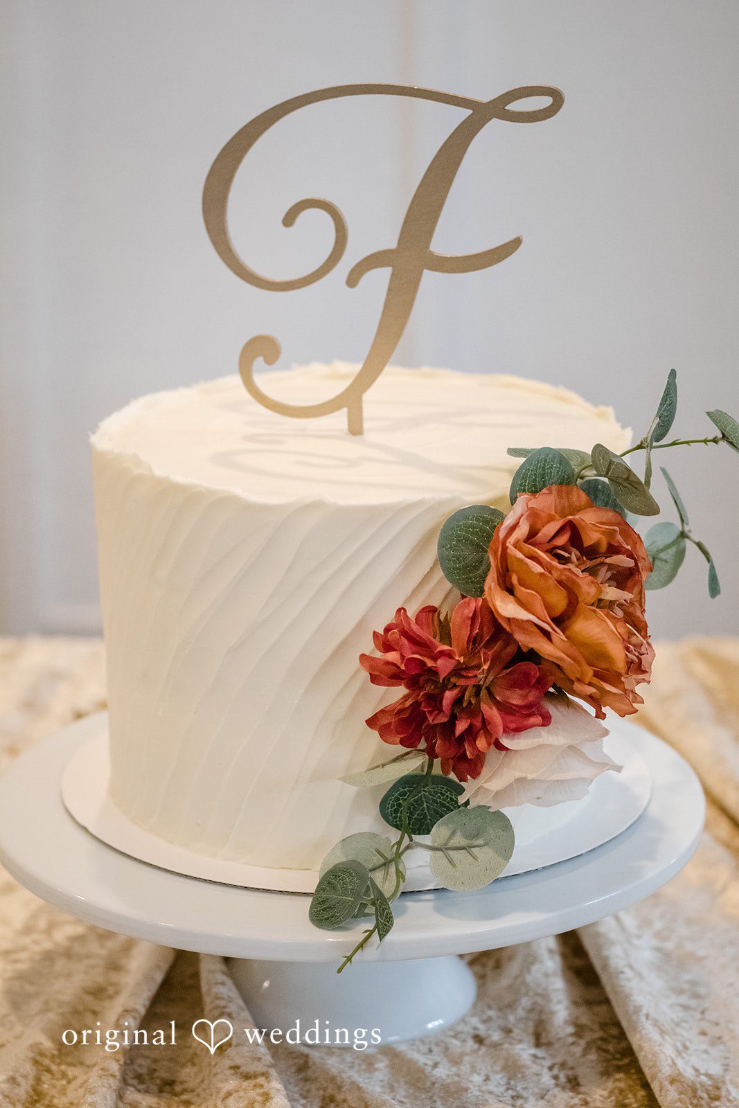 Evelyn + Blues Elegant floral wedding cake display at The Manor - OK