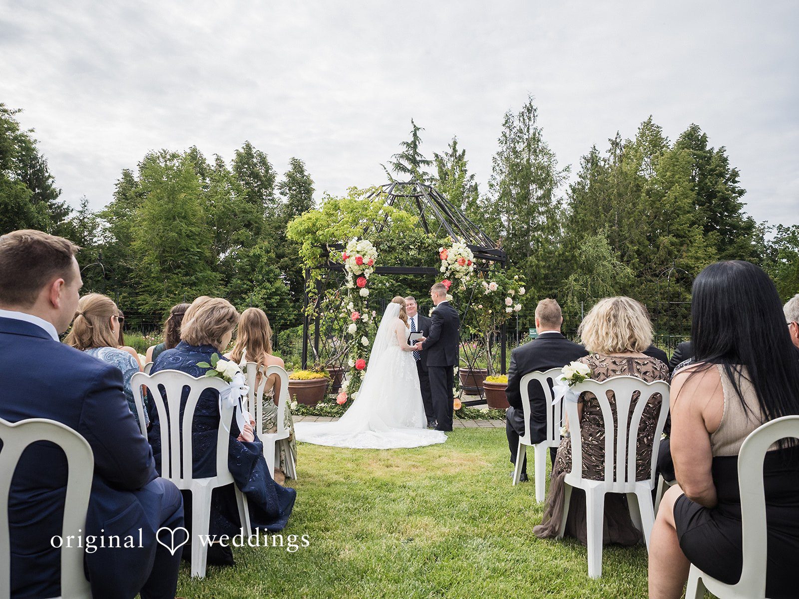 The Oregon Garden Wedding // Elizabeth & Daniel -