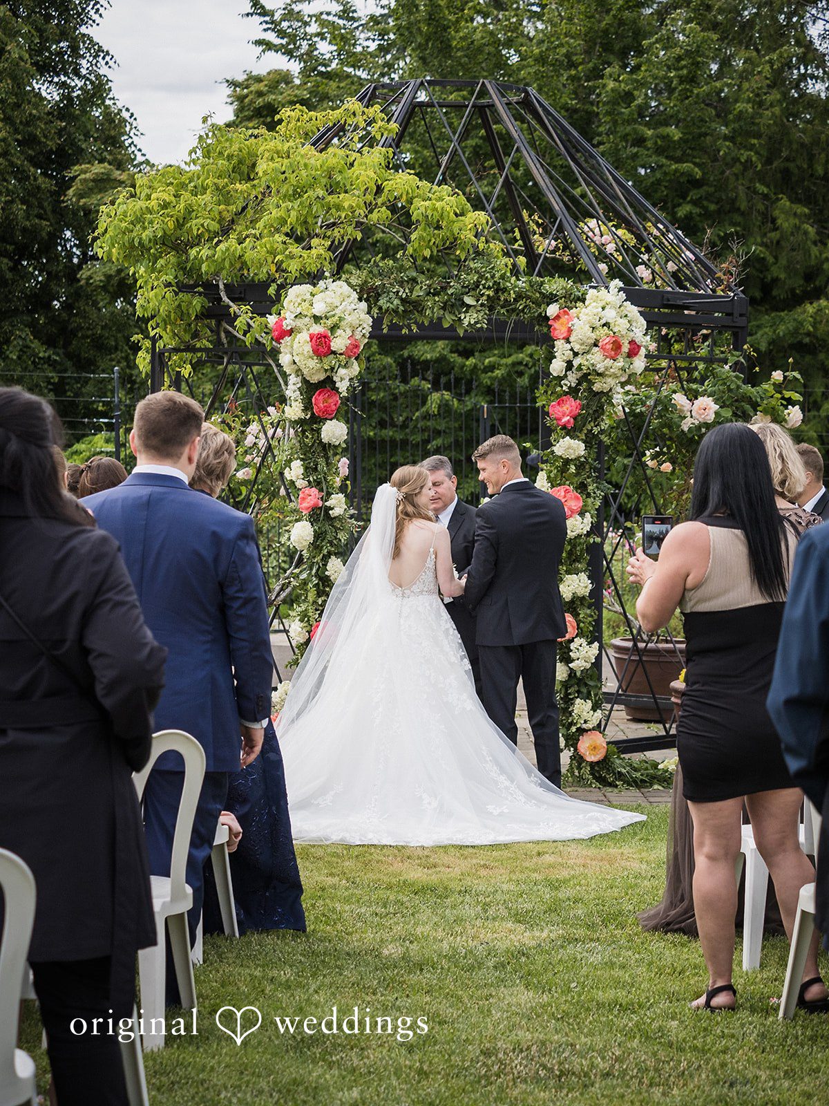 The Oregon Garden Wedding // Elizabeth & Daniel -