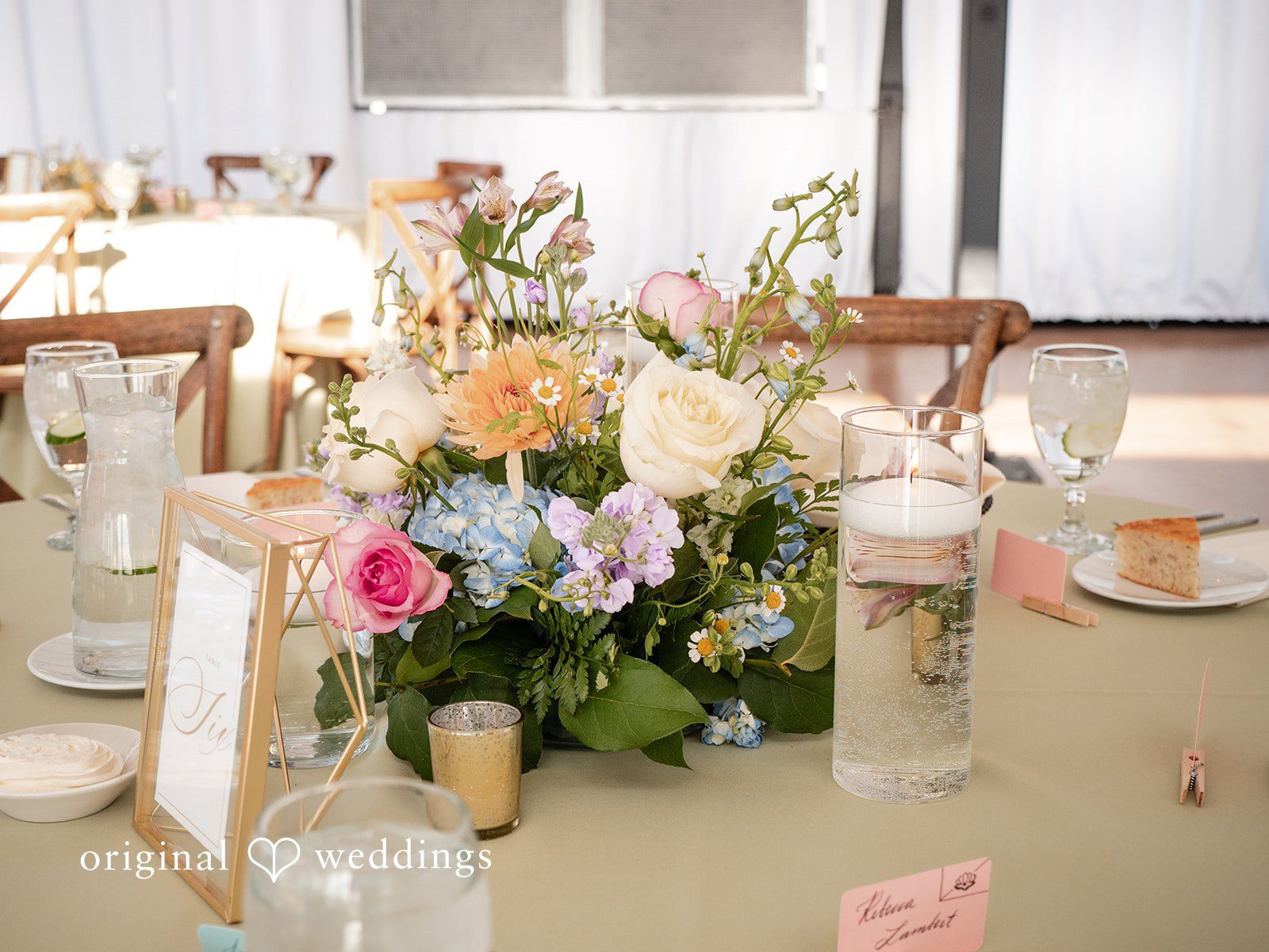 Elegant decoration with flowers at Venue 5126