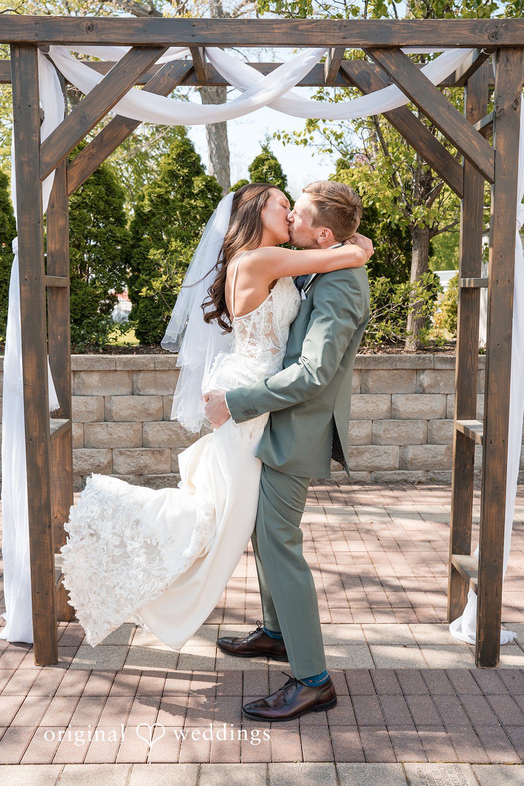 Milwaukee Wedding Photographers at Veterans Terrace | Sydney & Joseph -