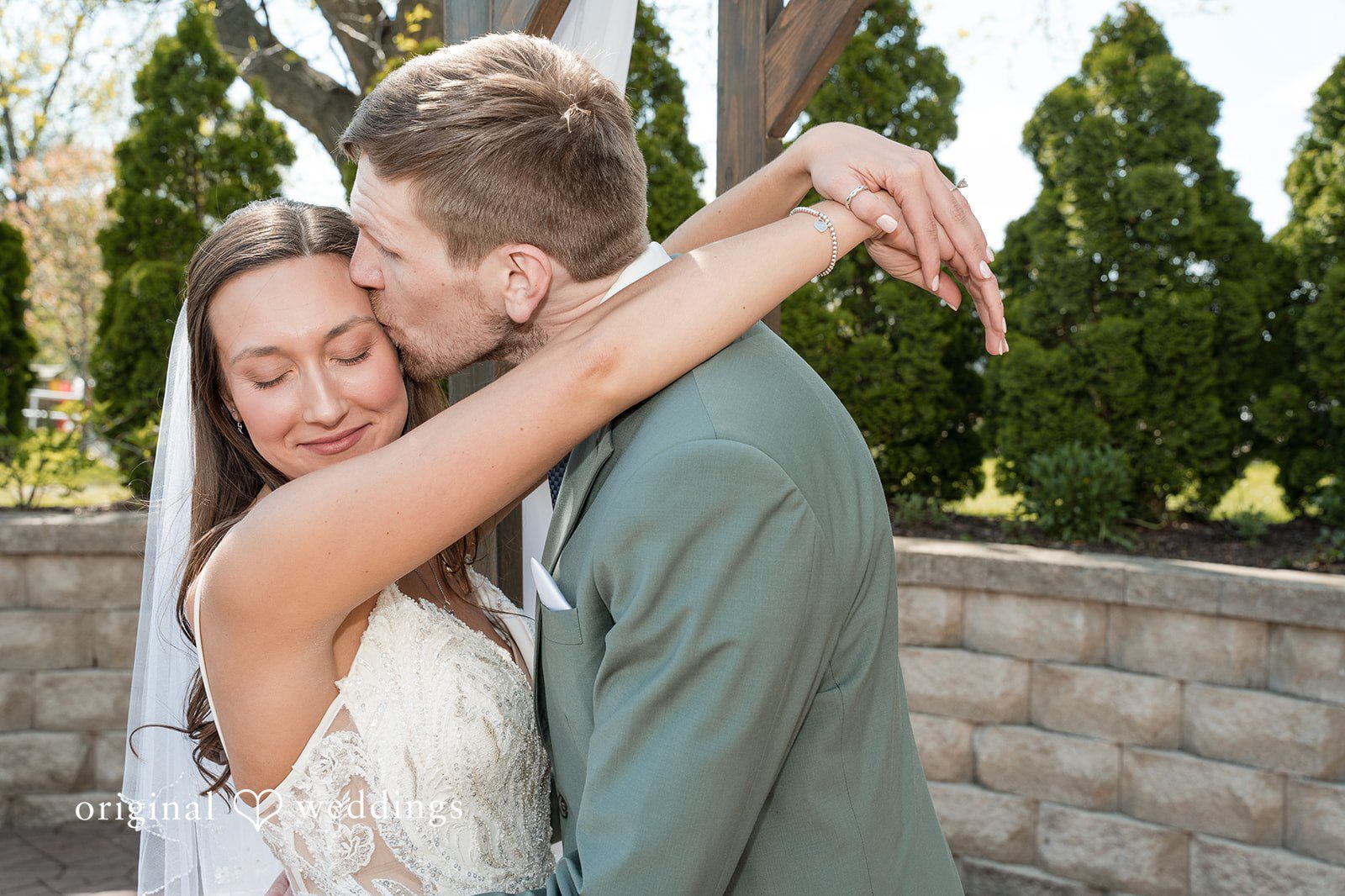 Milwaukee Wedding Photographers at Veterans Terrace | Sydney & Joseph -