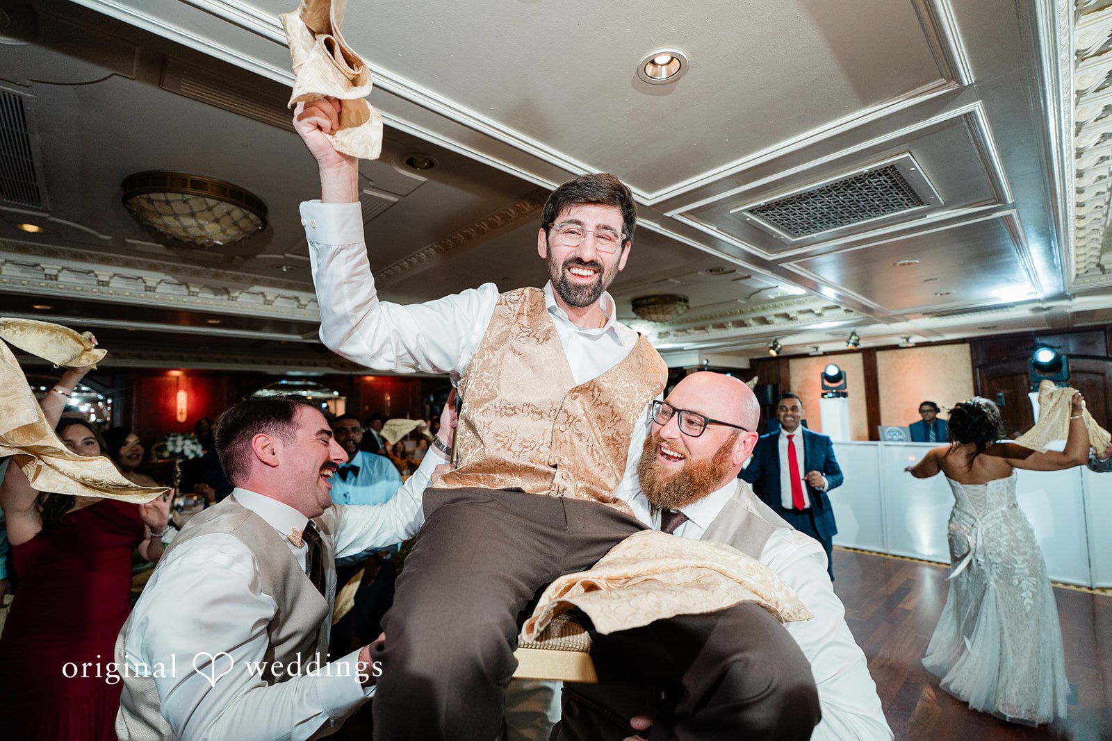 Sabrina + Jonathan Fun moments of groom with the family and guests