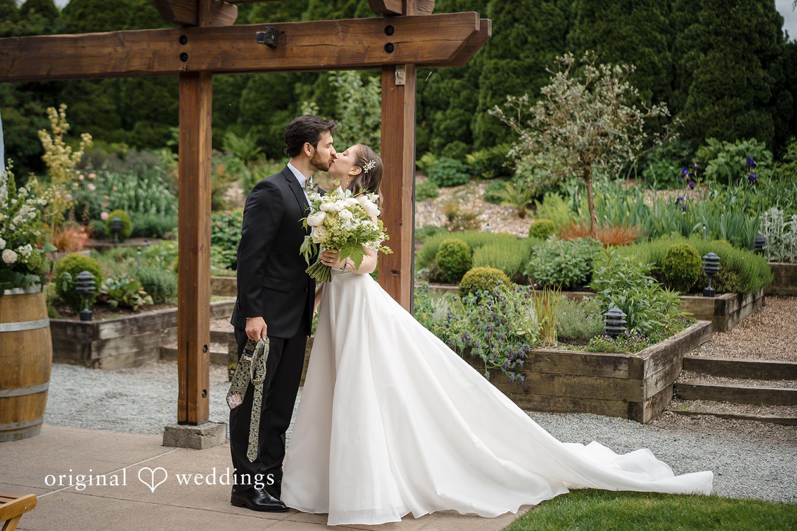 Romantic kiss moment of couple at Willows Lodge