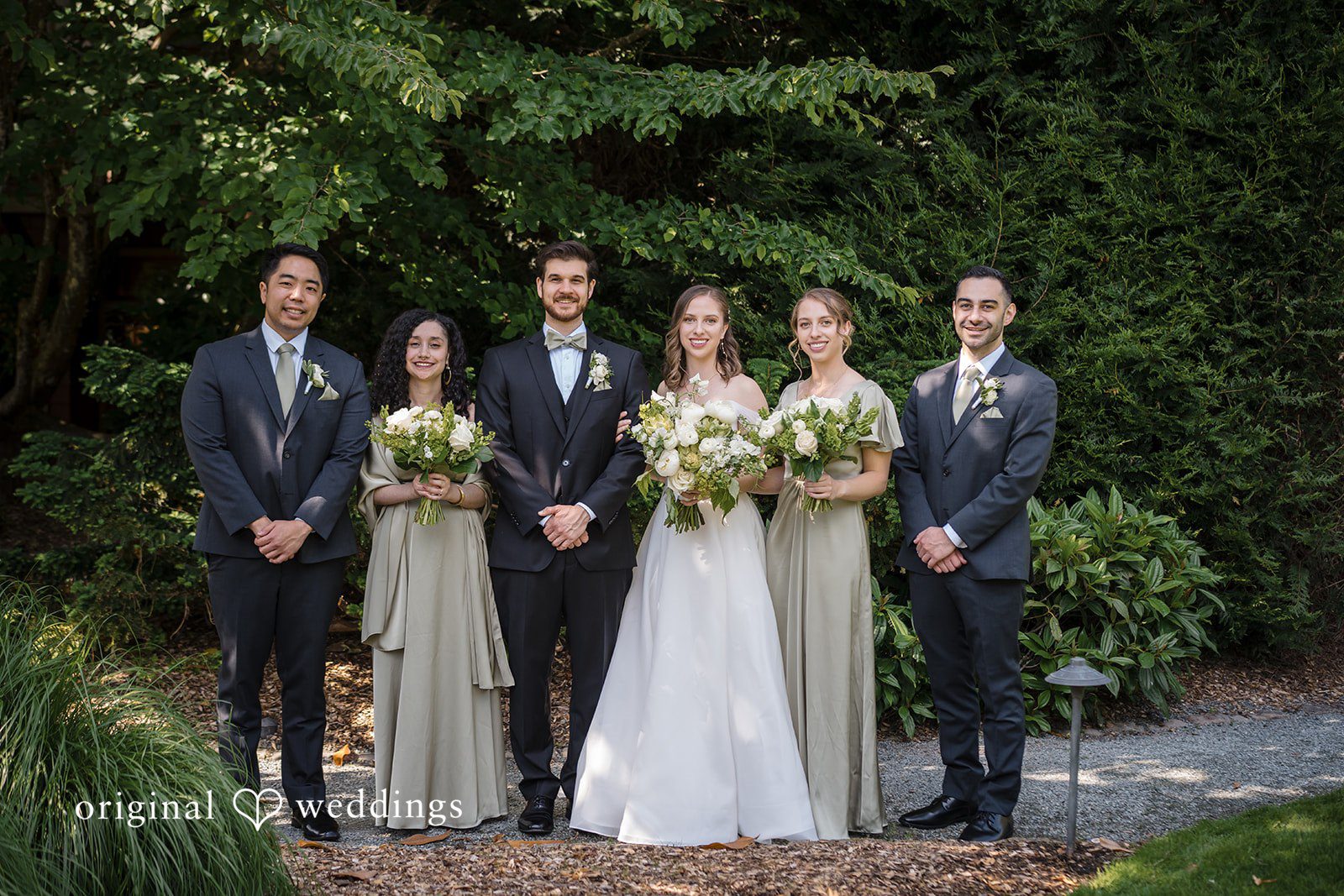 Lovely group shot of couple with bridesmaids and groomsmen