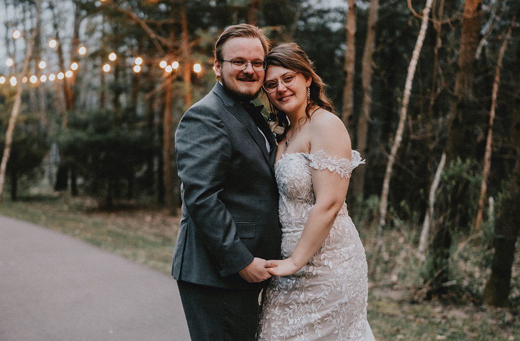 Minneapolis Wedding Photographers at Woods and Co capturing Ashlee and Colby’s wedding day by Original Weddings