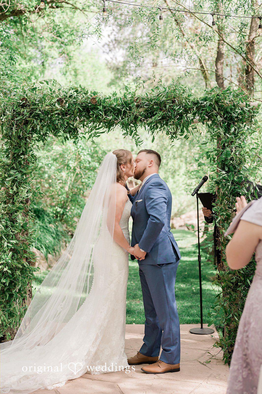 Bonnie + Tommie The couple takes their first kiss