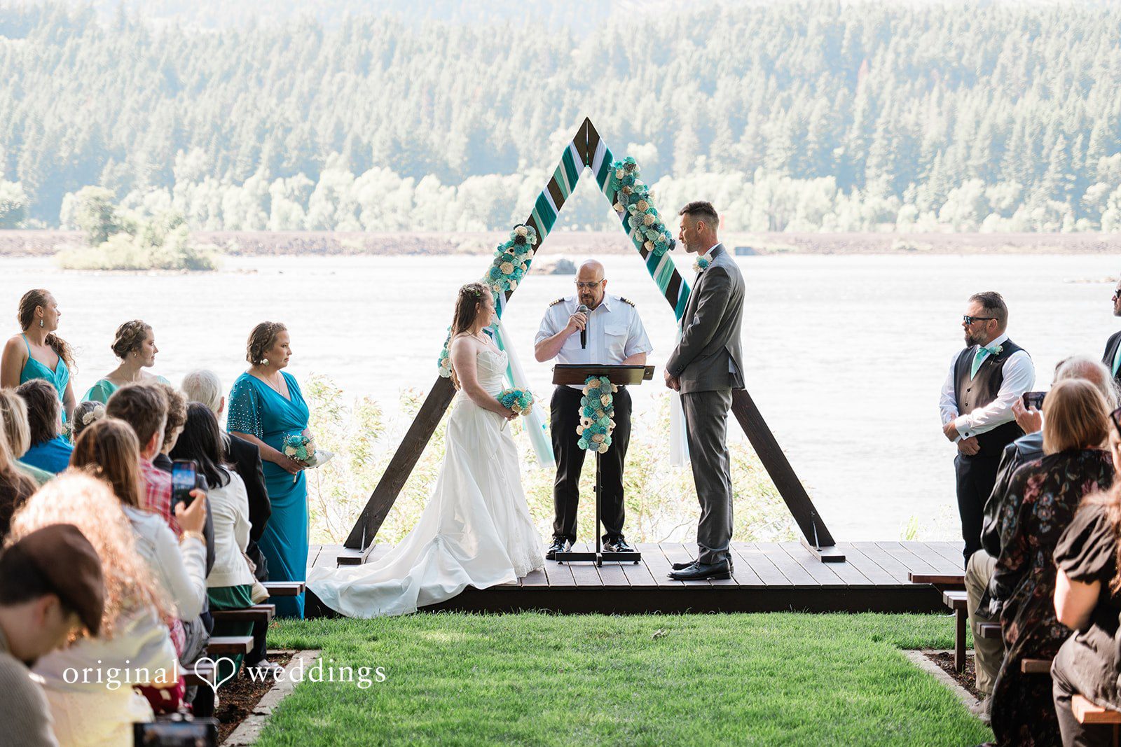David + Rowanna Cascade Locks Marine Park Wedding | David & Rowanna -