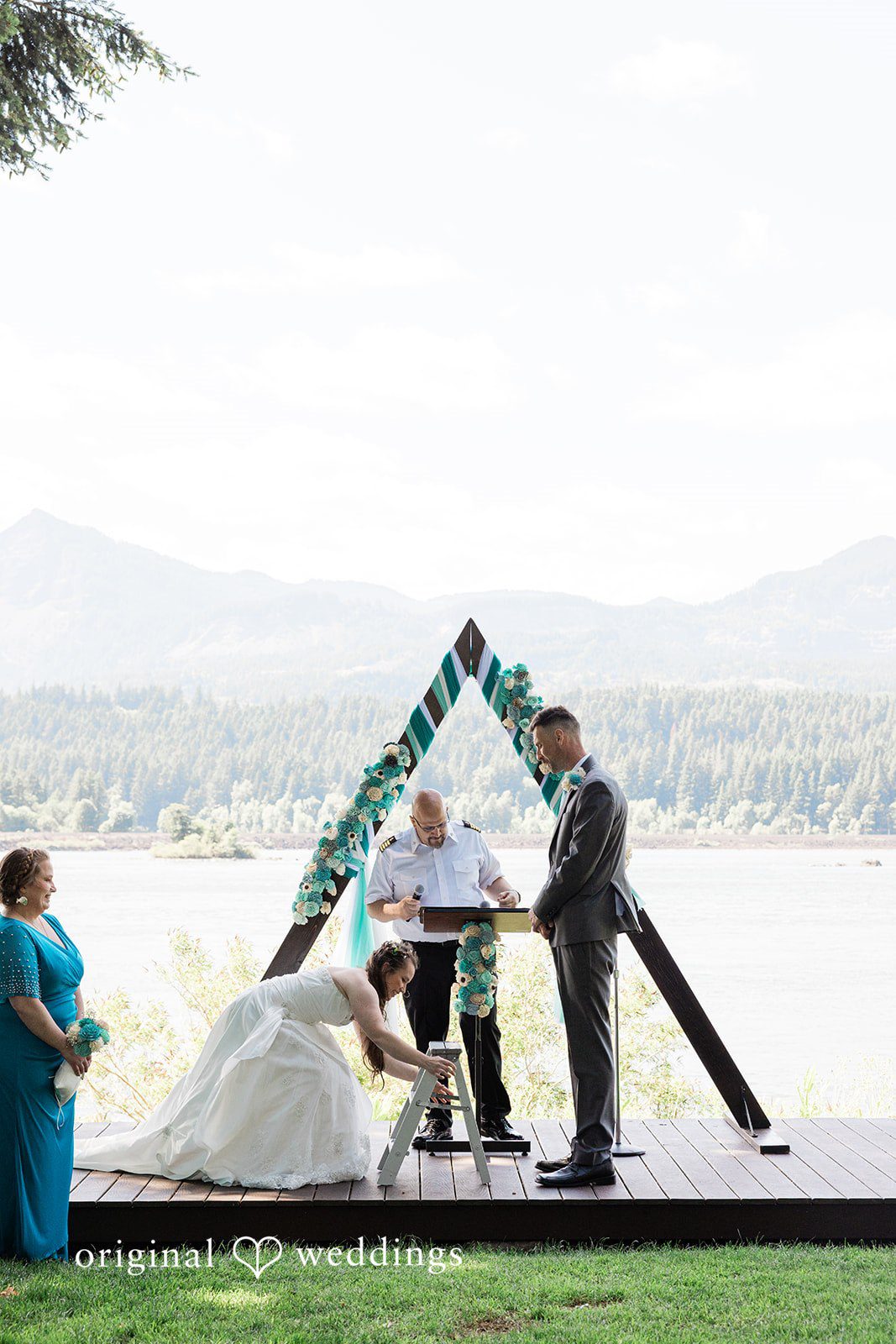 David + Rowanna Cascade Locks Marine Park Wedding | David & Rowanna -