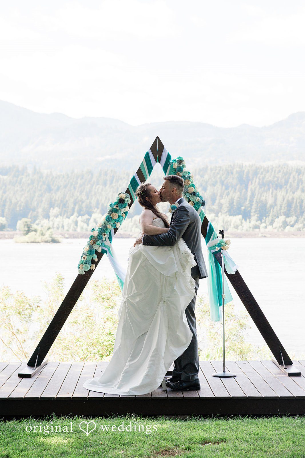 David + Rowanna Cascade Locks Marine Park Wedding | David & Rowanna -
